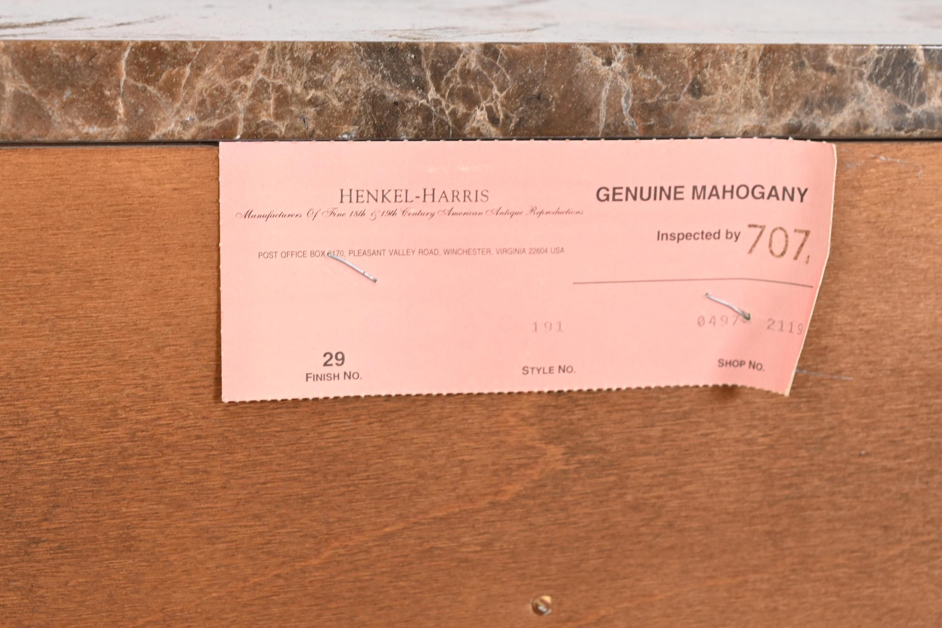 Henkel Harris Französische Empire Louis Philippe Kommode aus geflammtem Mahagoni mit Marmorplatte im Angebot 12