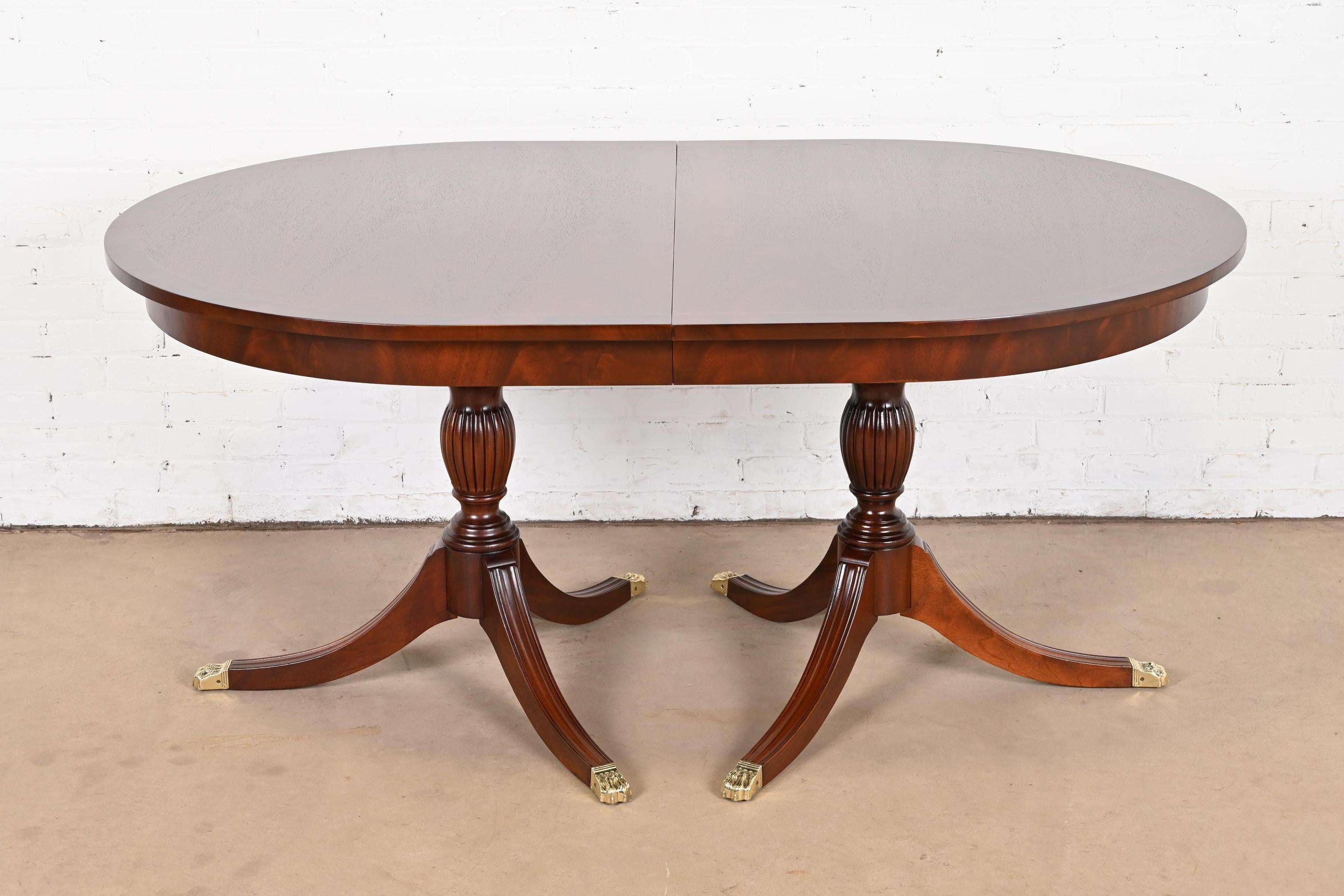 Henkel Harris Georgian Banded Mahogany Double Pedestal Dining Table, Refinished For Sale 5