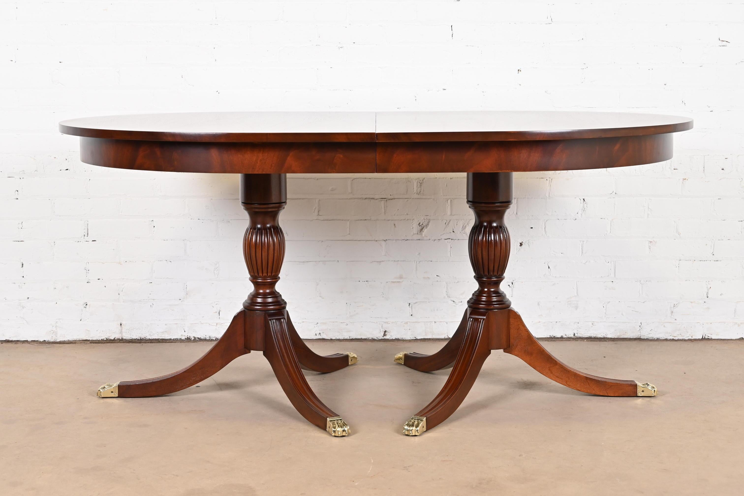 Henkel Harris Georgian Banded Mahogany Double Pedestal Dining Table, Refinished For Sale 6