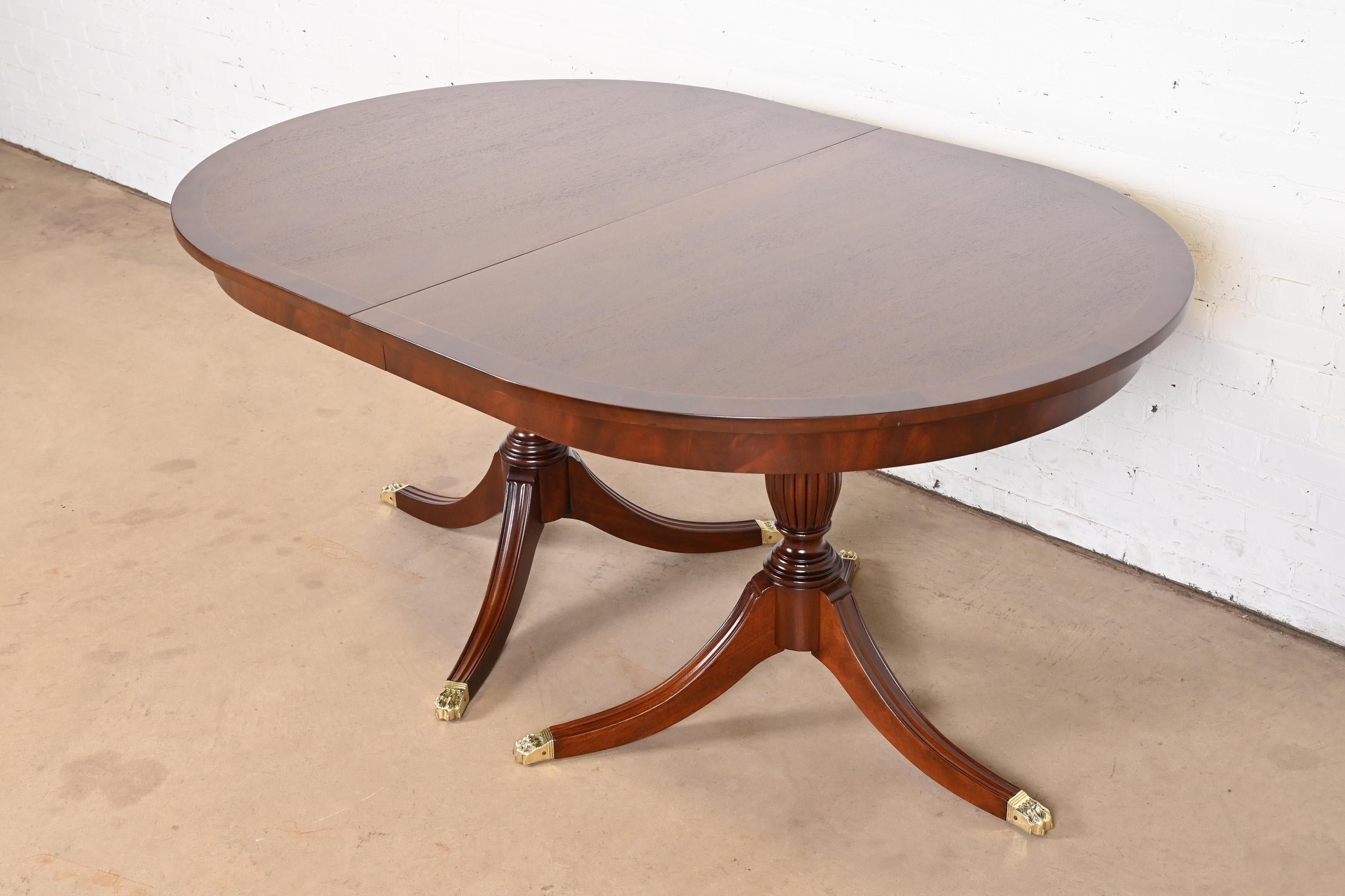 Henkel Harris Georgian Banded Mahogany Double Pedestal Dining Table, Refinished For Sale 7