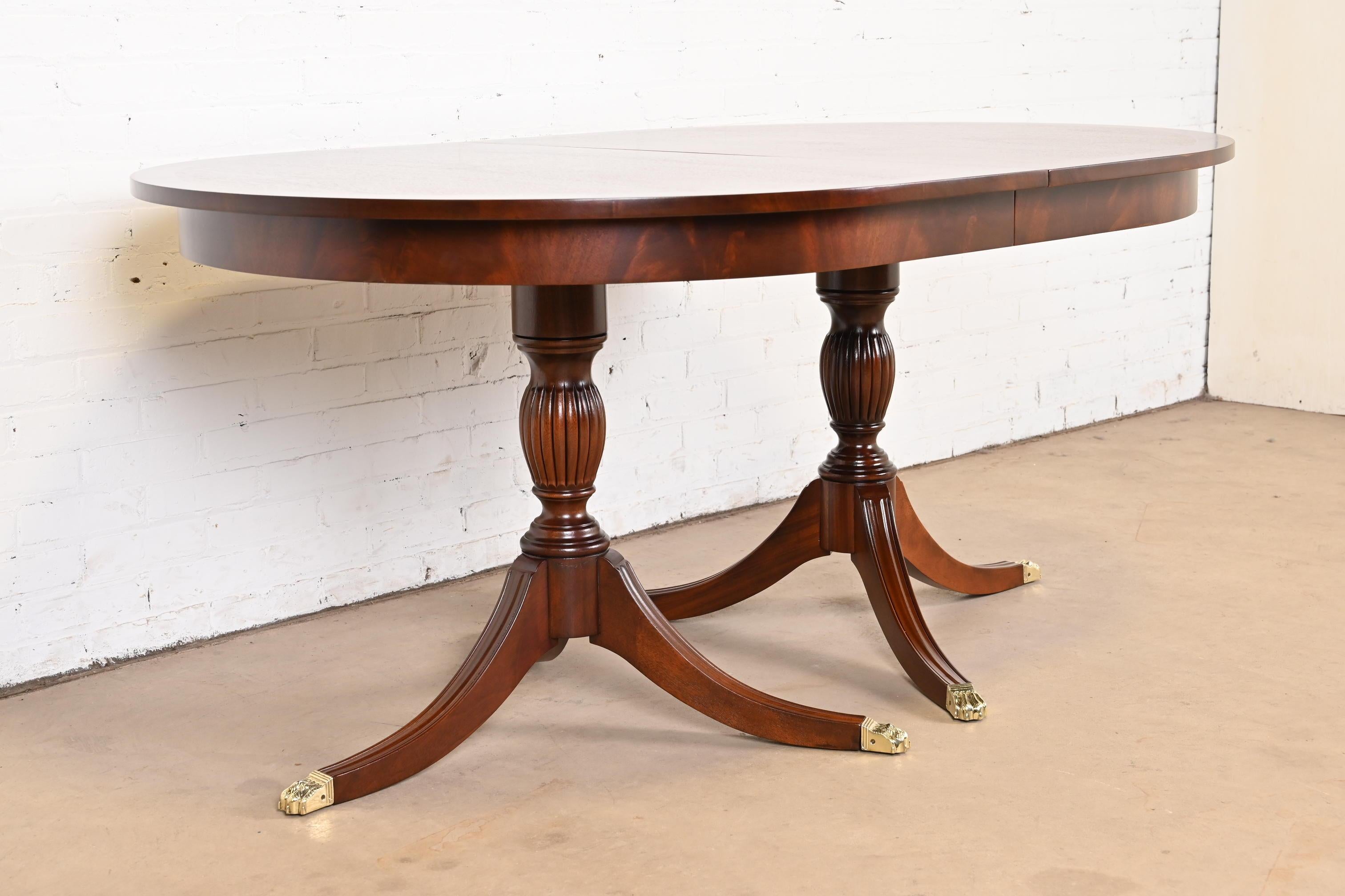 Henkel Harris Georgian Banded Mahogany Double Pedestal Dining Table, Refinished For Sale 10