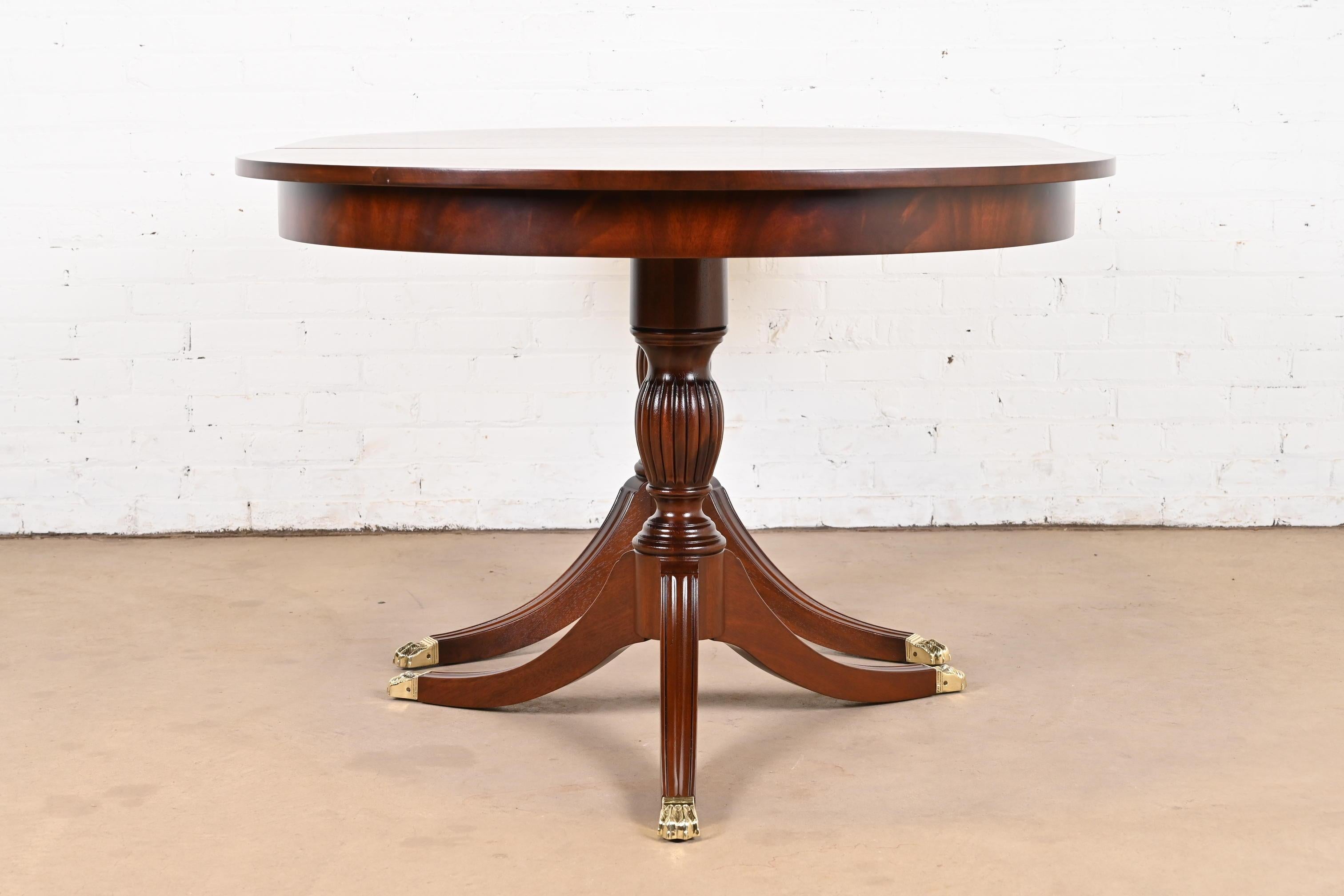 Henkel Harris Georgian Banded Mahogany Double Pedestal Dining Table, Refinished For Sale 12