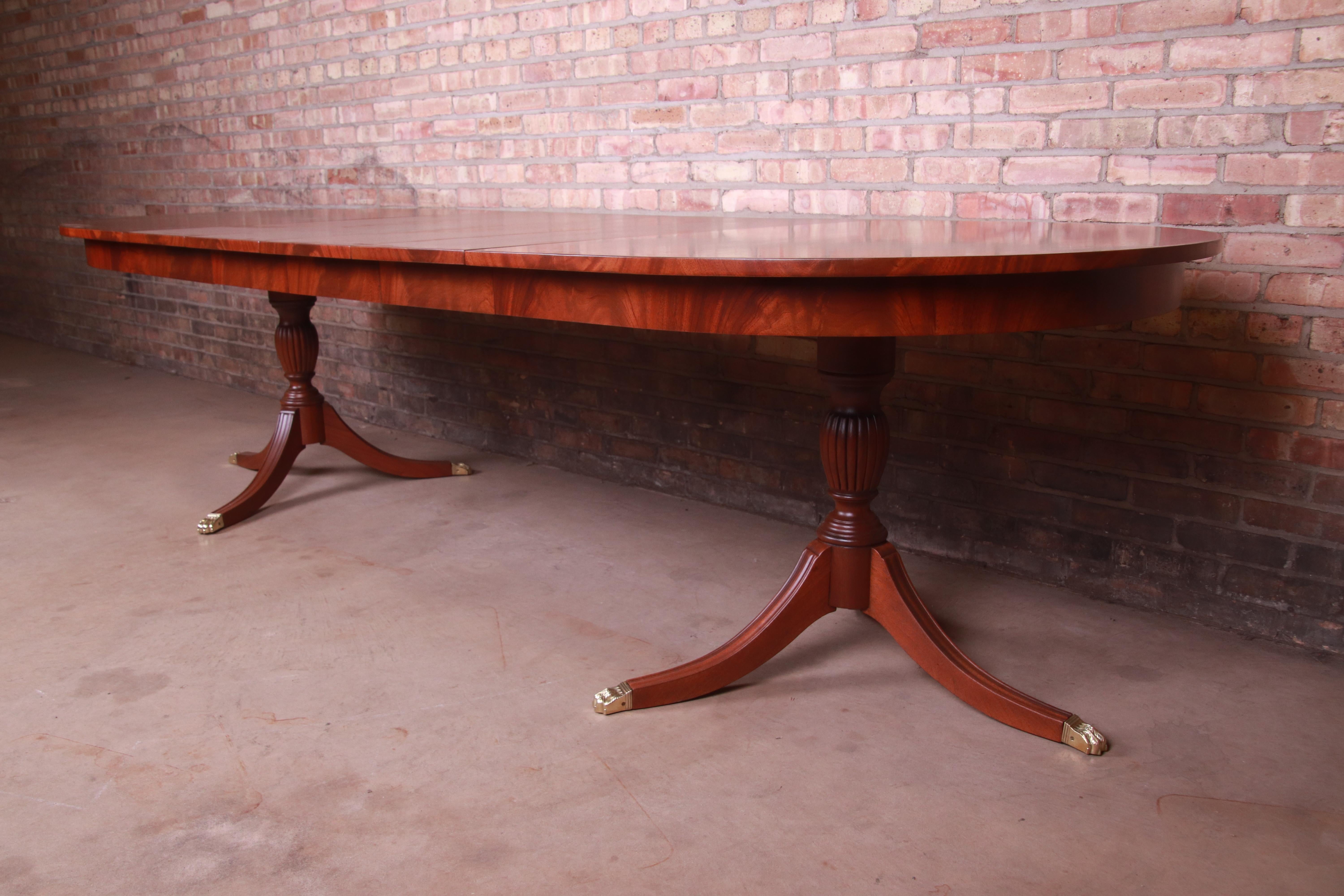 Henkel Harris Georgian Banded Mahogany Double Pedestal Dining Table, Refinished In Good Condition In South Bend, IN