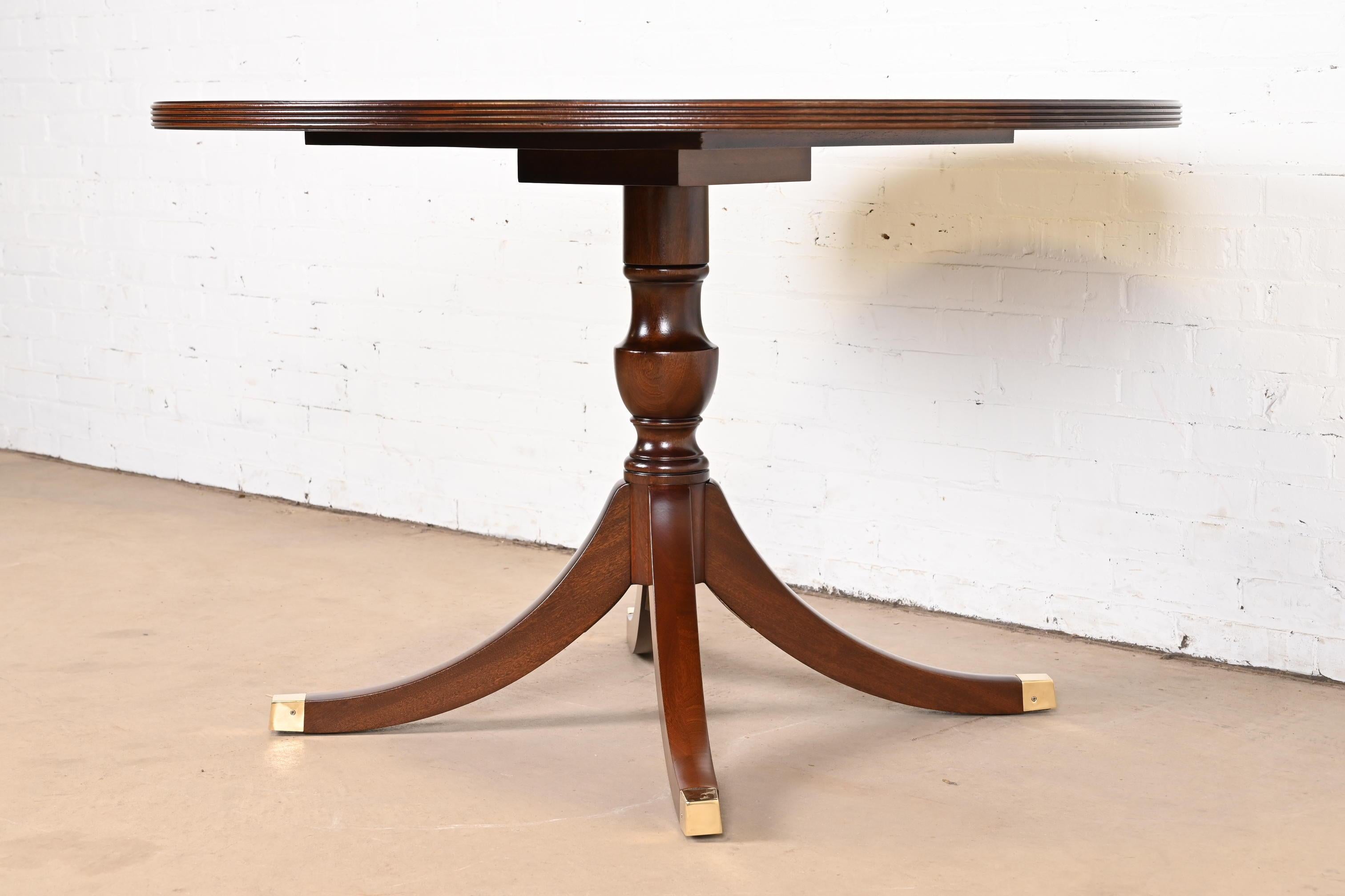 Contemporary Henkel Harris Georgian Banded Mahogany Pedestal Dining or Breakfast Table For Sale