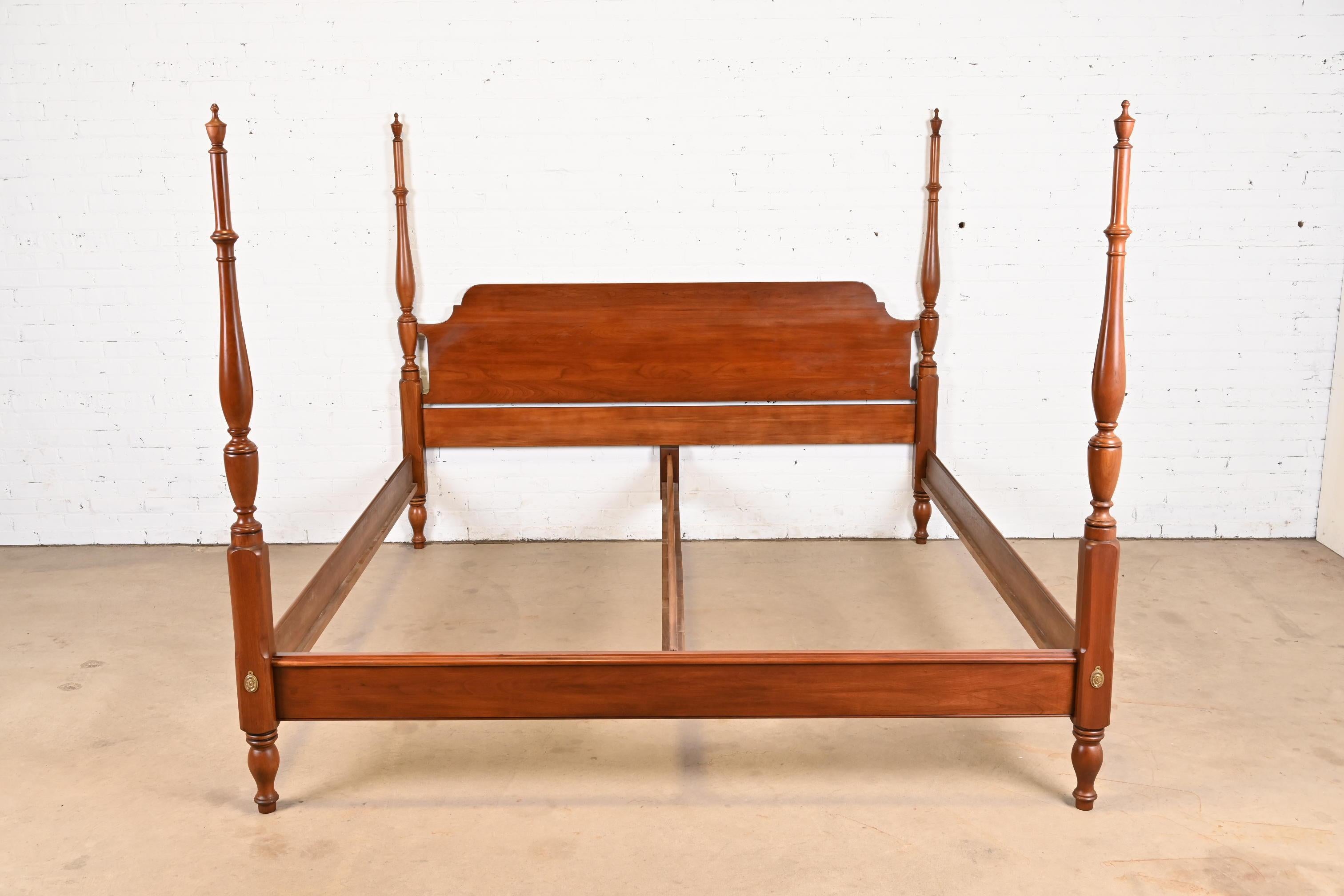 A gorgeous Georgian or Chippendale style four poster king size bed frame

By Henkel Harris

USA, 1975

Carved solid cherry wood, with brass accents.

Measures: 81.5