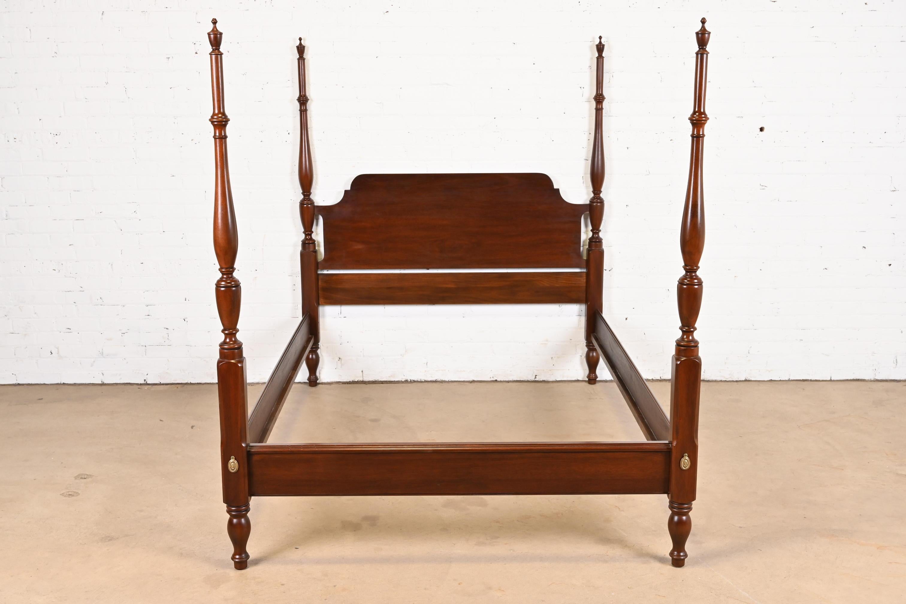 A gorgeous Georgian or Chippendale style four poster full size bed frame

By Henkel Harris

USA, 1976

Carved mahogany, with brass accents.

Measures: 57