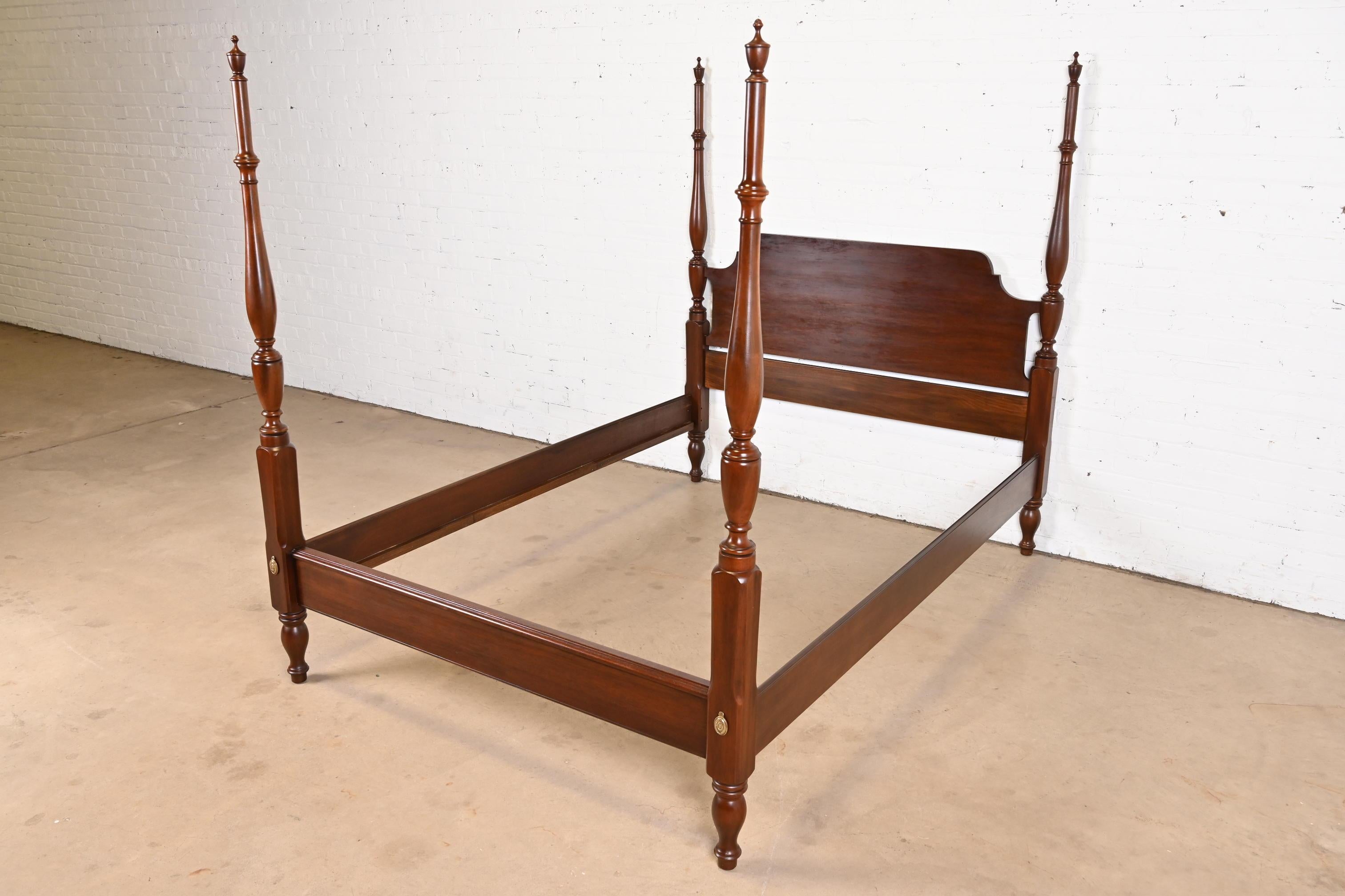 Henkel Harris Georgian Carved Mahogany Full Size Poster Bed In Good Condition In South Bend, IN