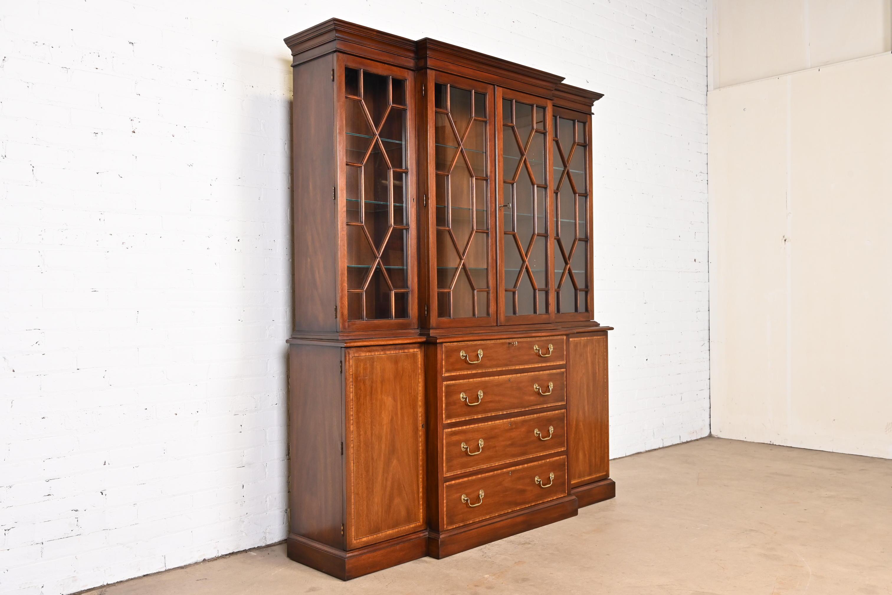 Henkel Harris Georgian Carved Mahogany Lighted Breakfront Bookcase Cabinet In Good Condition For Sale In South Bend, IN