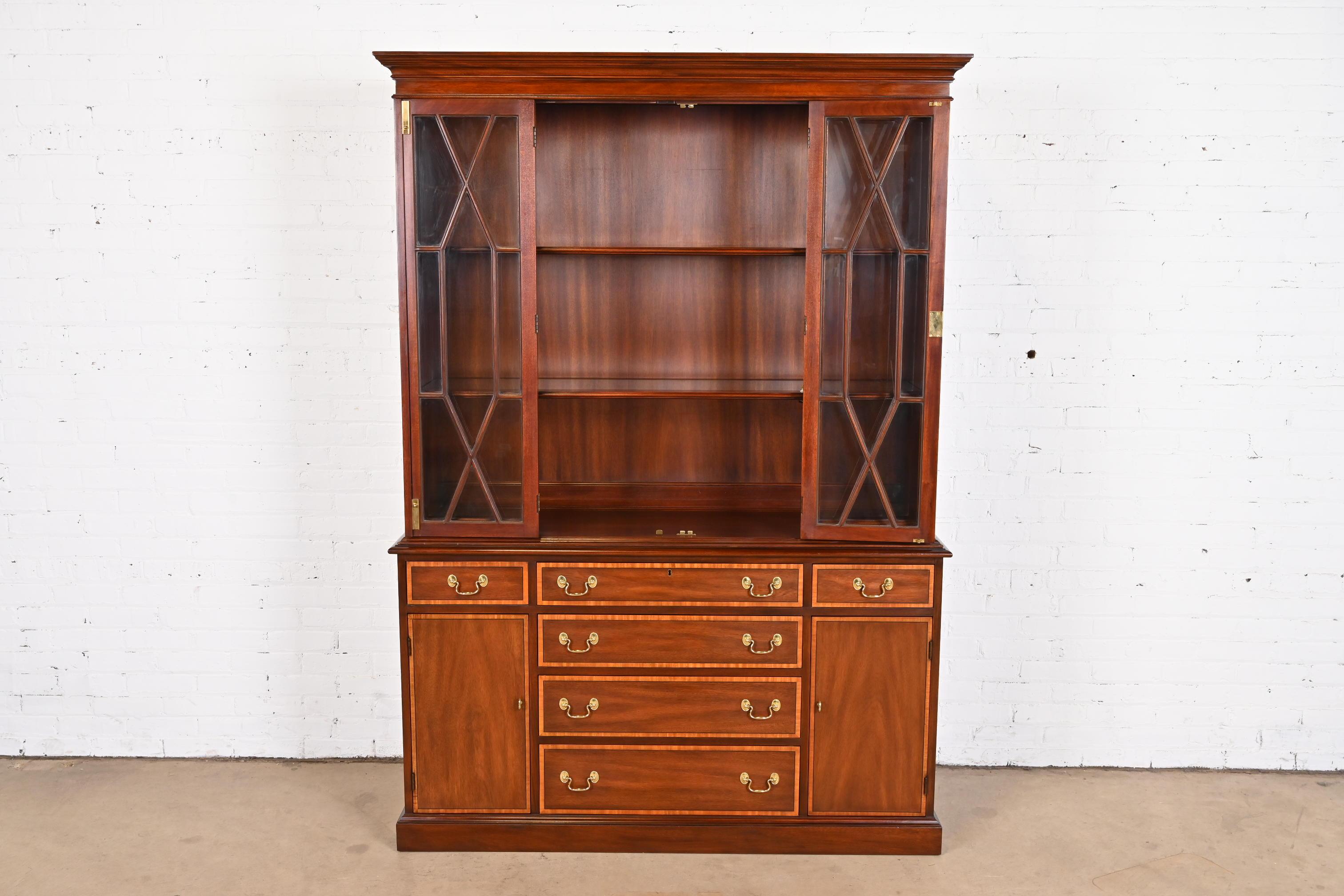 Henkel Harris Georgian Carved Mahogany Lighted Breakfront Bookcase Cabinet In Good Condition For Sale In South Bend, IN