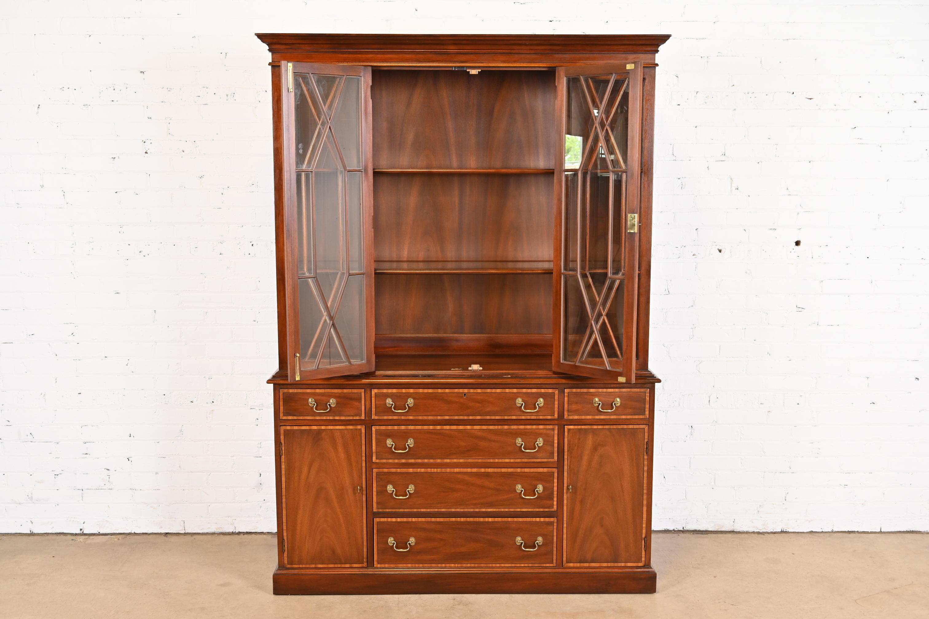 Henkel Harris Georgian Carved Mahogany Lighted Breakfront Bookcase Cabinet In Good Condition In South Bend, IN