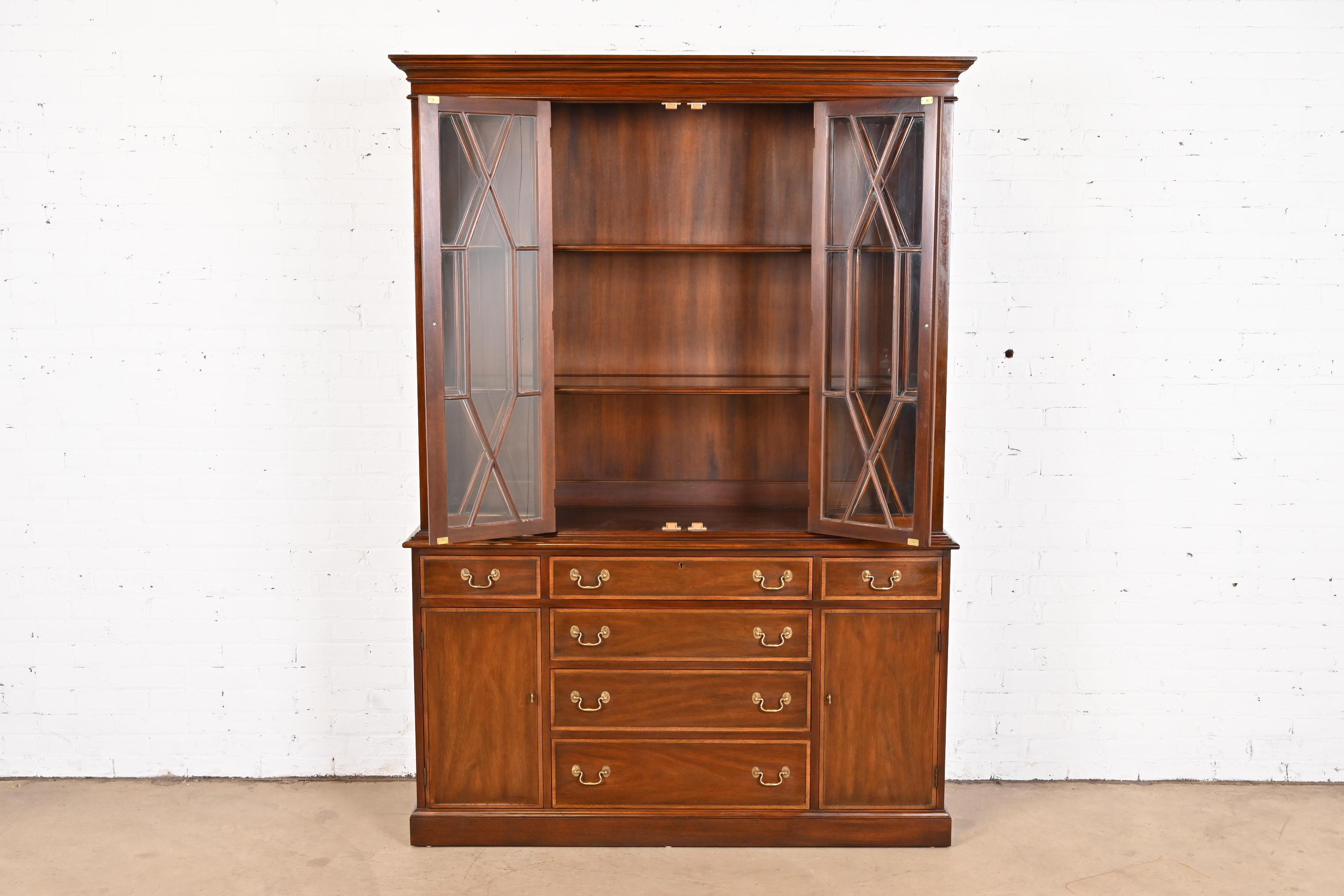 Henkel Harris Georgian Carved Mahogany Lighted Breakfront Bookcase Cabinet For Sale 1