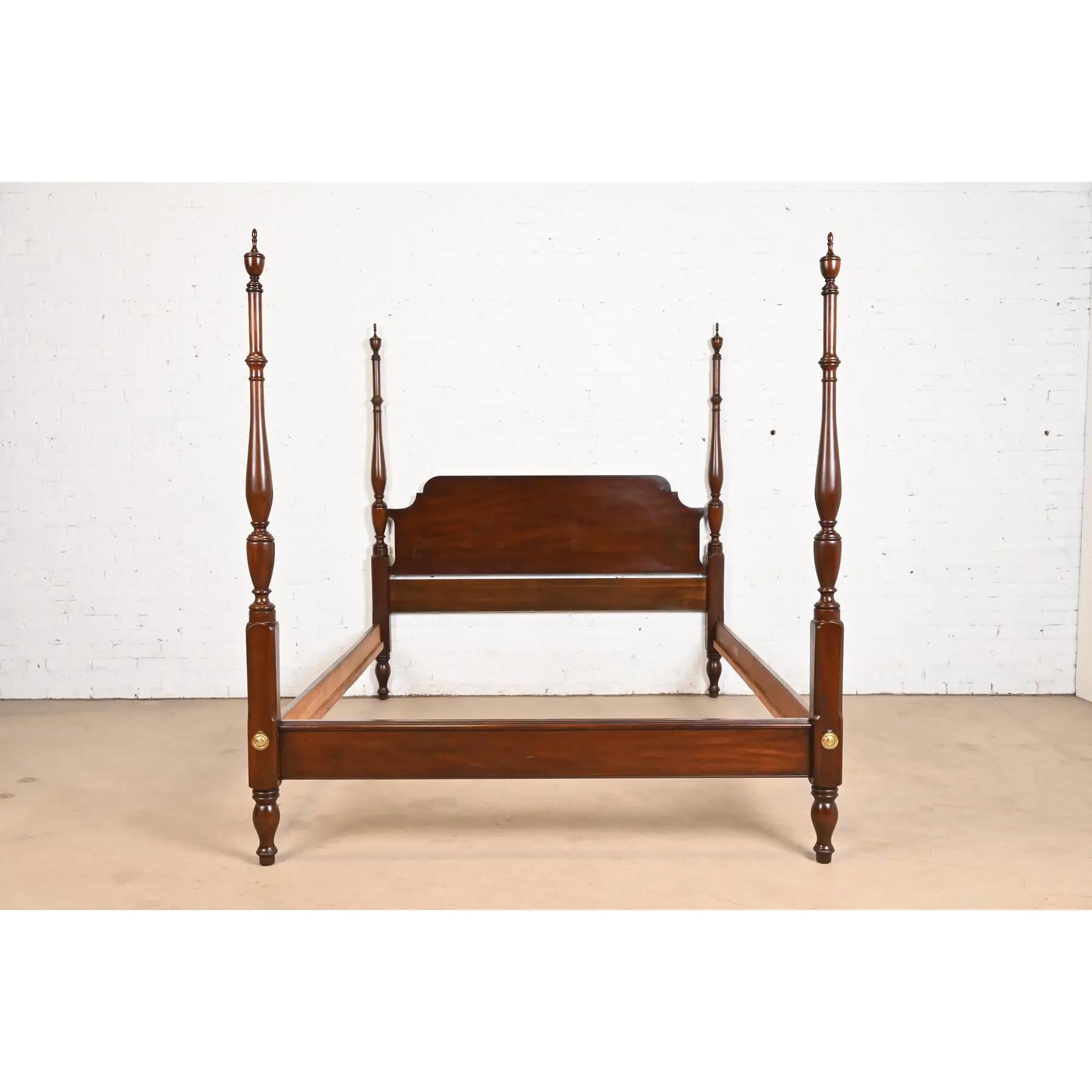 Georgien Henkel Harris géorgien lit Queen Size en acajou sculpté en vente