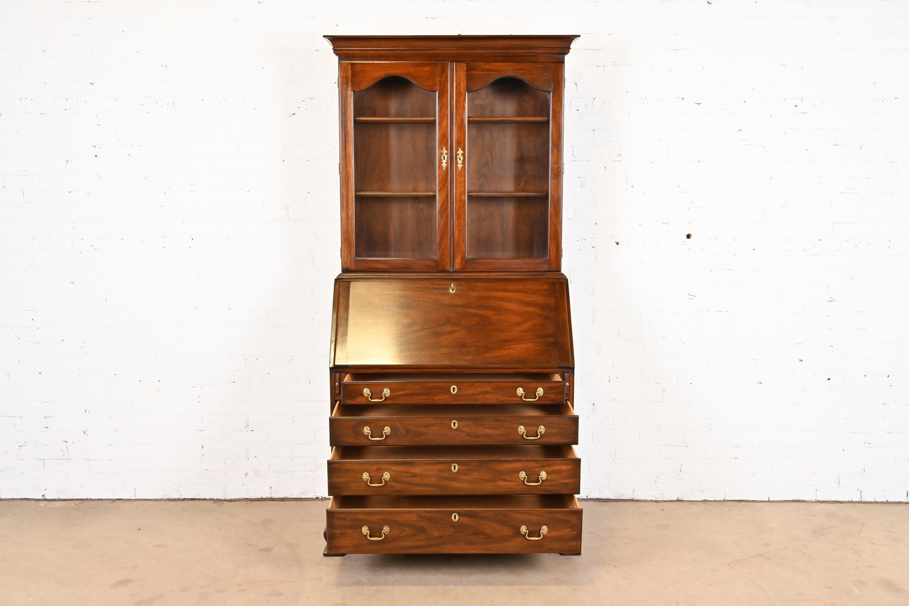 Henkel Harris Georgian Carved Mahogany Secretary Desk with Bookcase Hutch Top For Sale 4