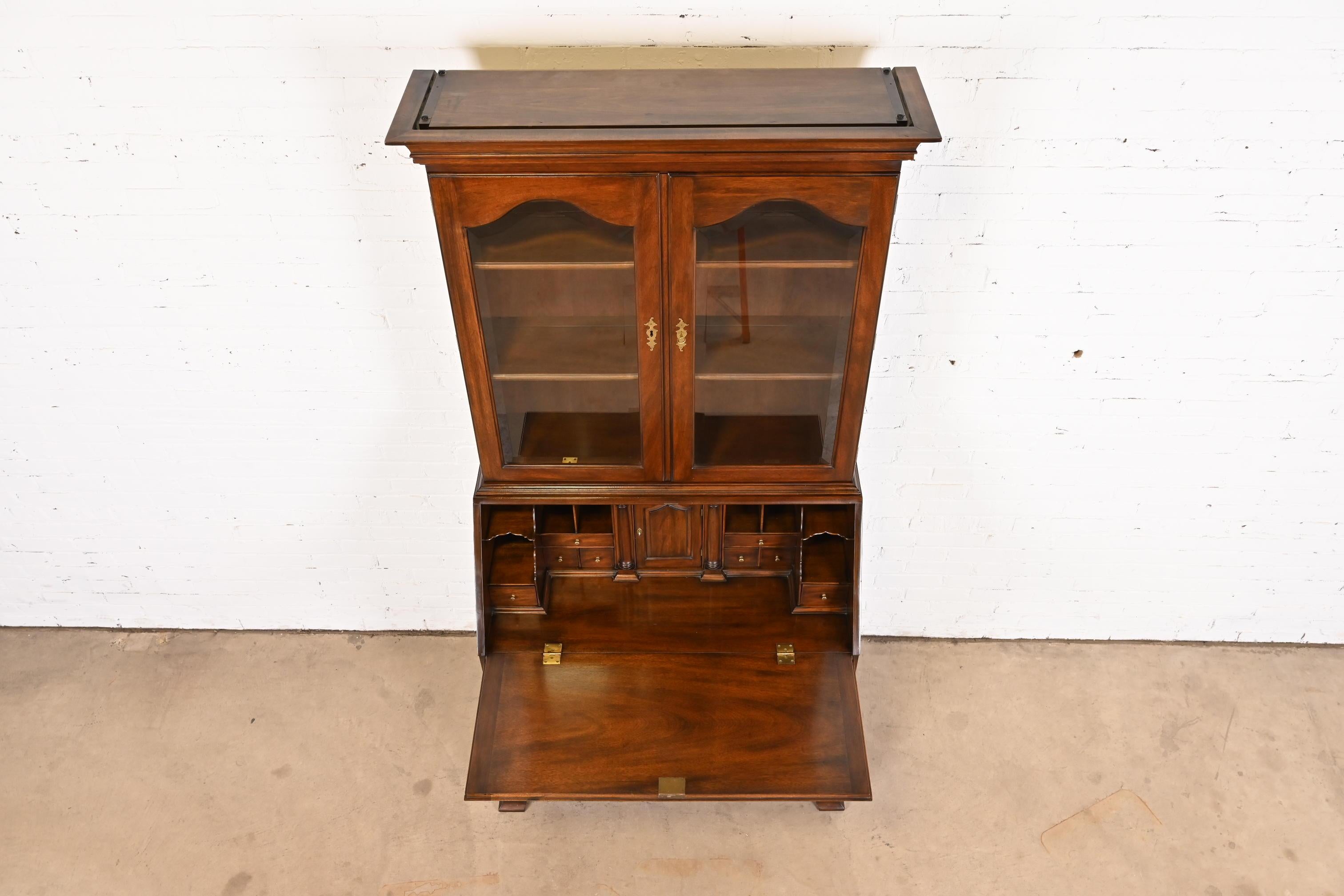 Henkel Harris Georgian Carved Mahogany Secretary Desk with Bookcase Hutch Top For Sale 1