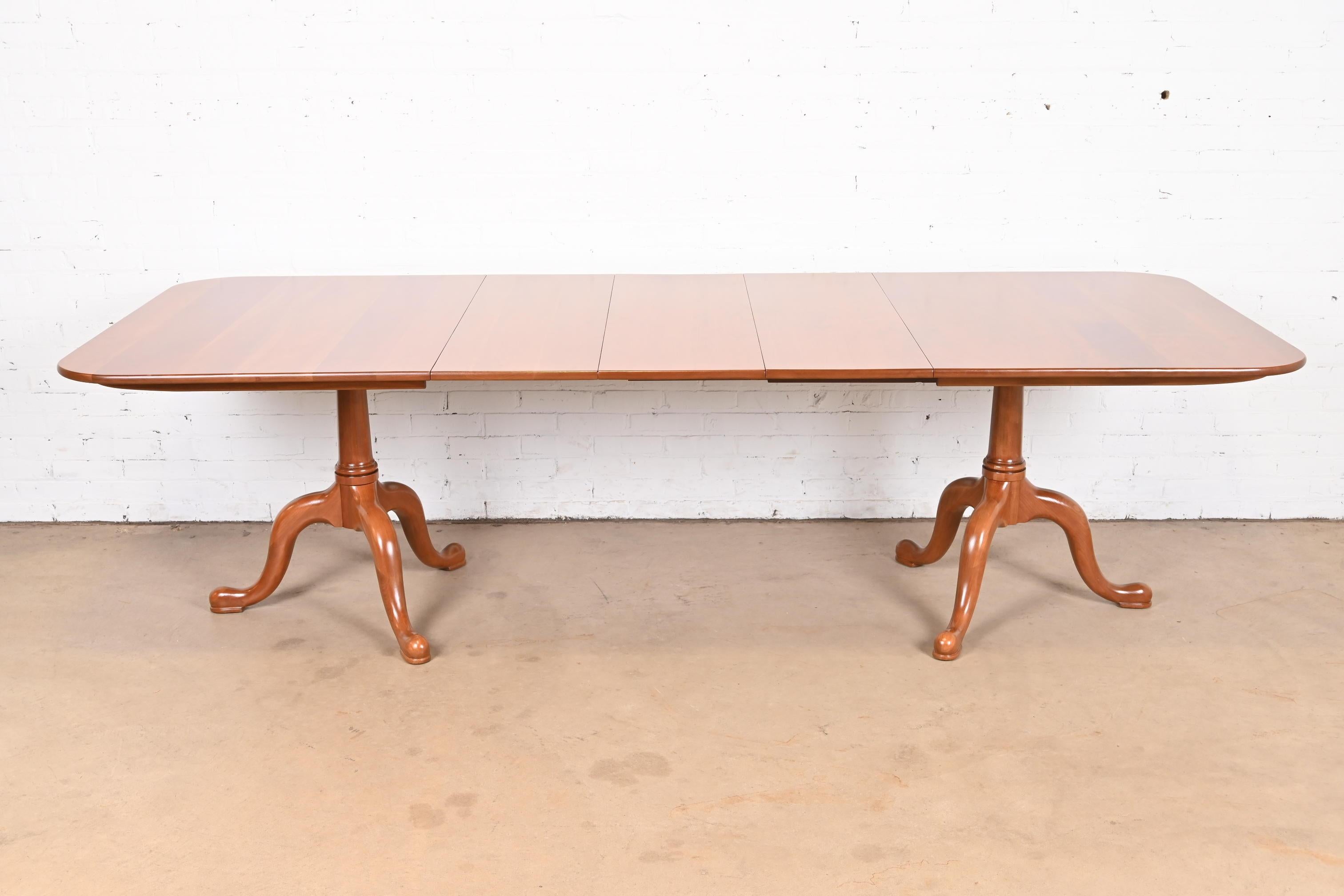 Henkel Harris Georgian Cherry Wood Double Pedestal Dining Table, Refinished In Good Condition In South Bend, IN
