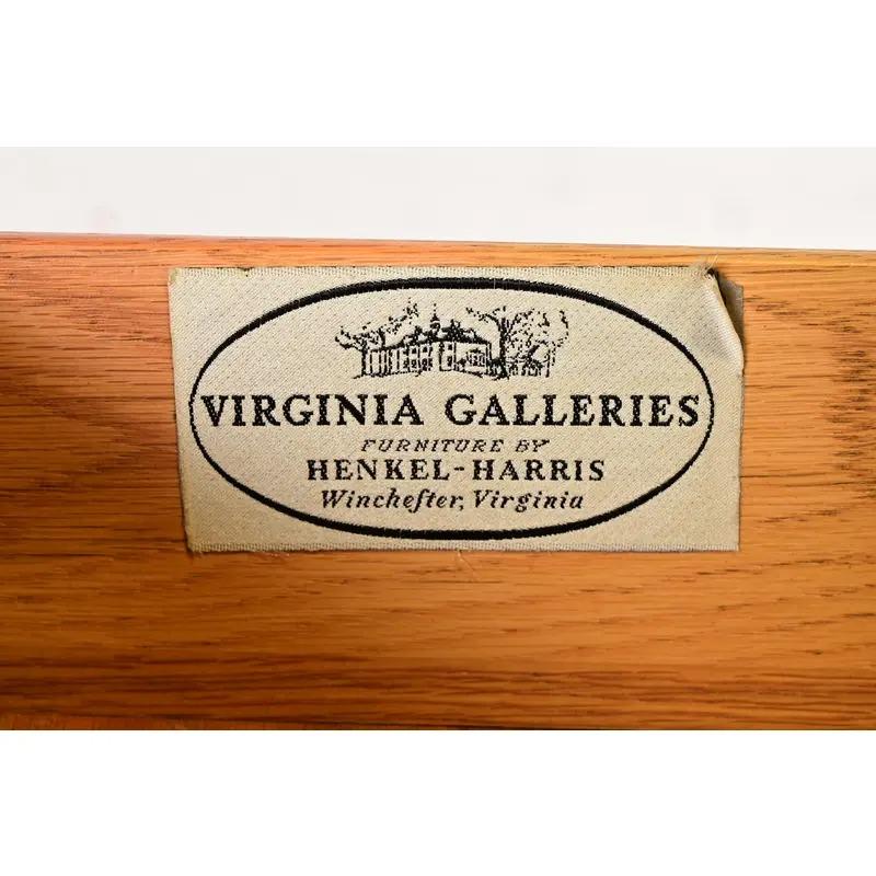 Comò a otto cassetti in legno di ciliegio di Henkel Harris, CIRCA ANNI '70 in vendita 3