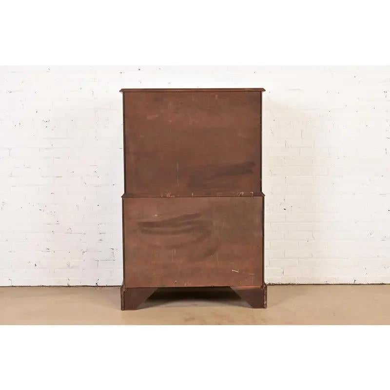 Comò a otto cassetti in legno di ciliegio di Henkel Harris, CIRCA ANNI '70 in vendita 6