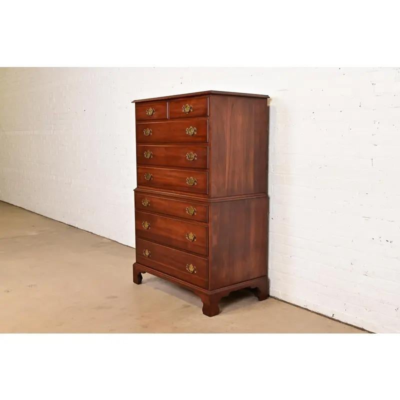 Americano Comò a otto cassetti in legno di ciliegio di Henkel Harris, CIRCA ANNI '70 in vendita