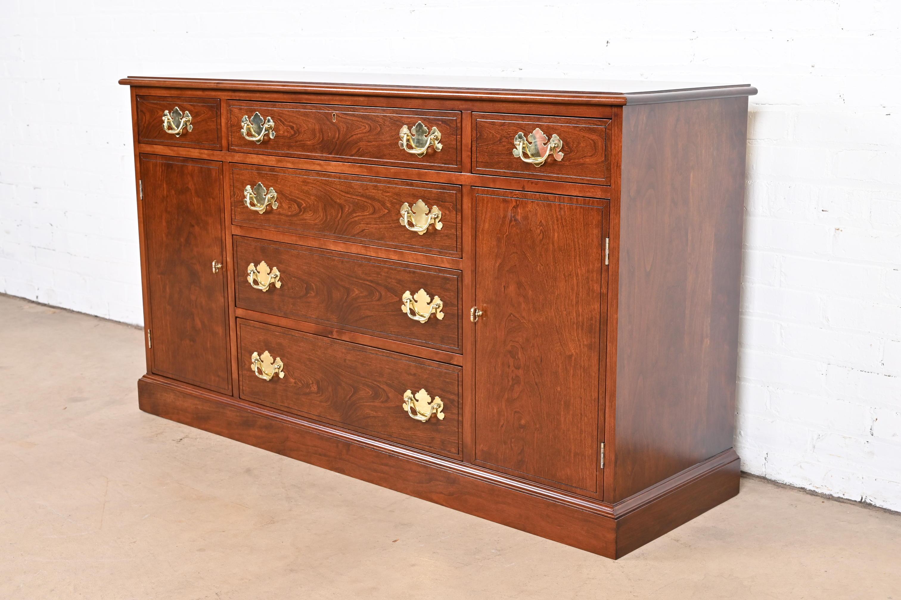 Henkel Harris Georgian Cherry Wood Sideboard or Bar Cabinet, Newly Refinished In Good Condition For Sale In South Bend, IN