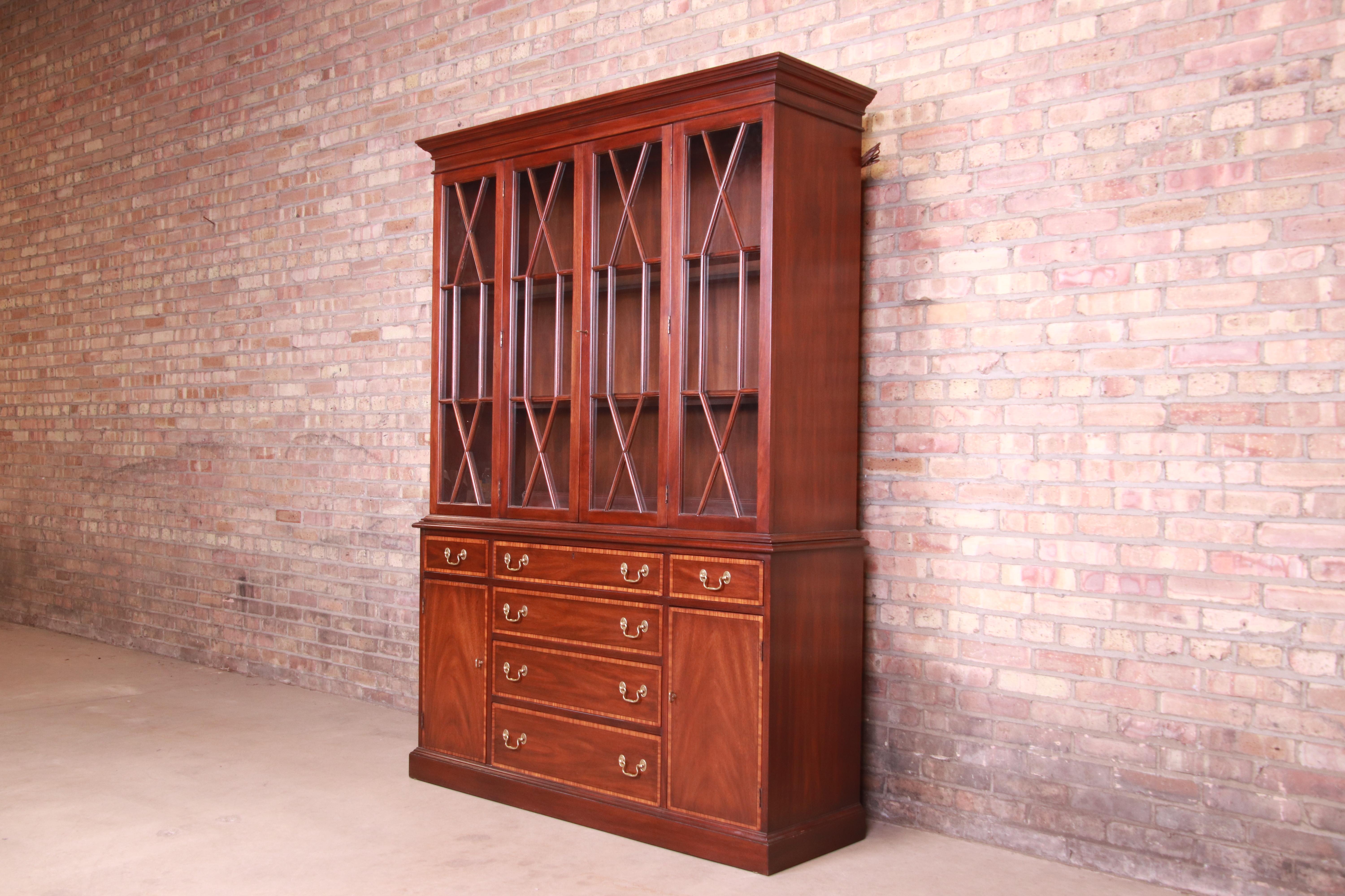 Henkel Harris Georgian Mahogany Breakfront Bookcase Cabinet In Good Condition In South Bend, IN