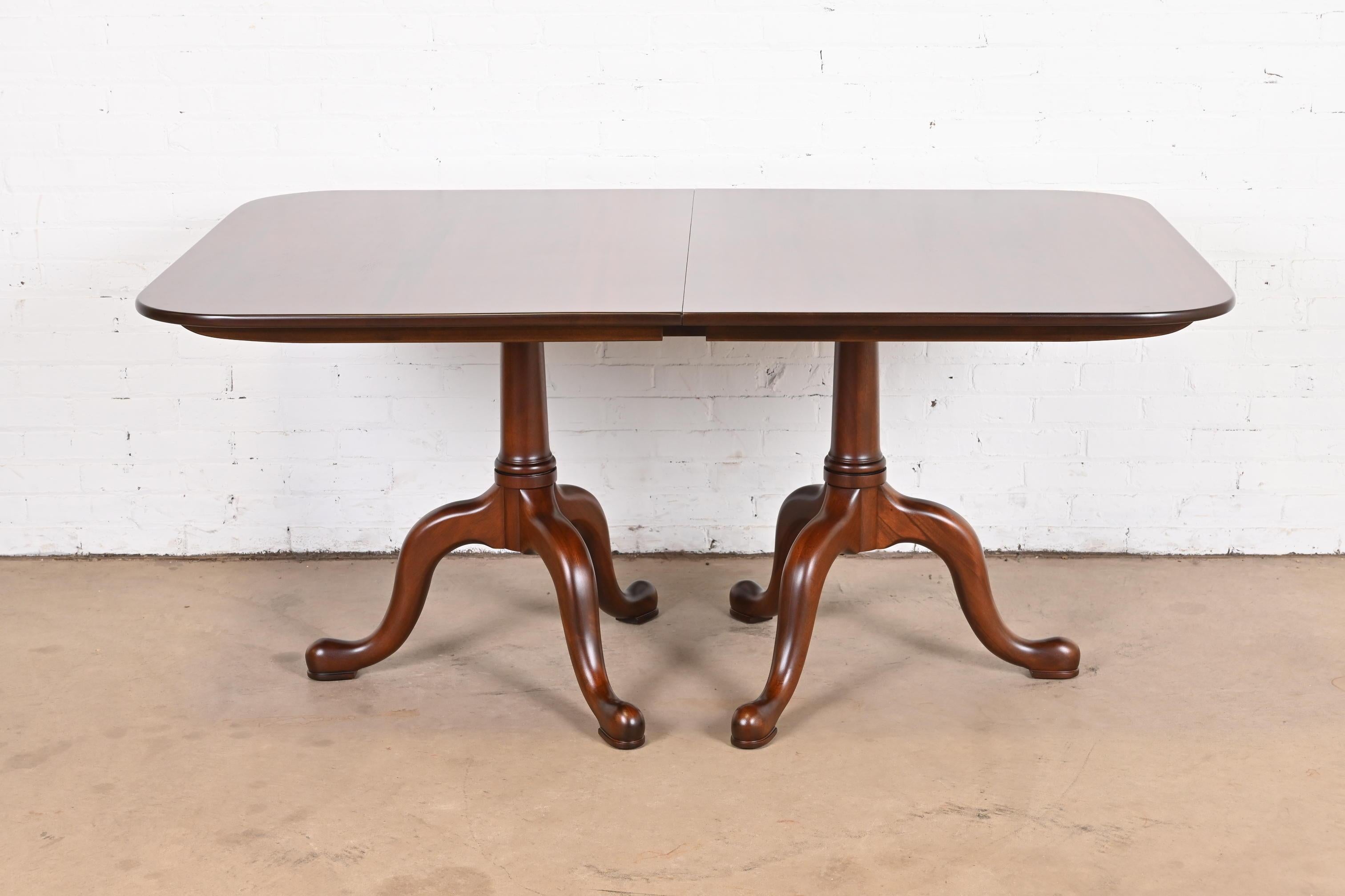 Henkel Harris Georgian Mahogany Double Pedestal Dining Table, Newly Refinished For Sale 6
