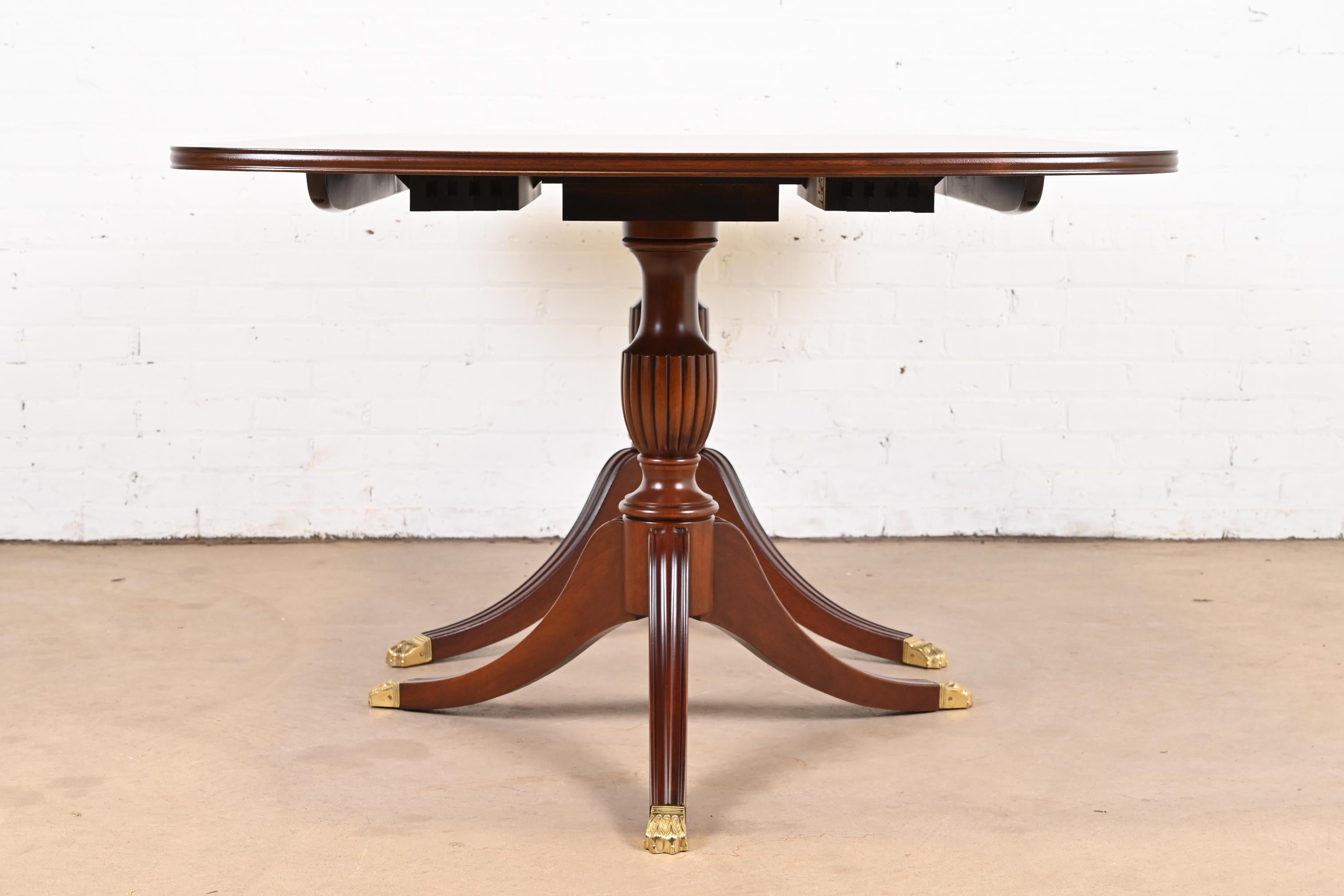 Henkel Harris Georgian Mahogany Double Pedestal Dining Table, Newly Refinished For Sale 5
