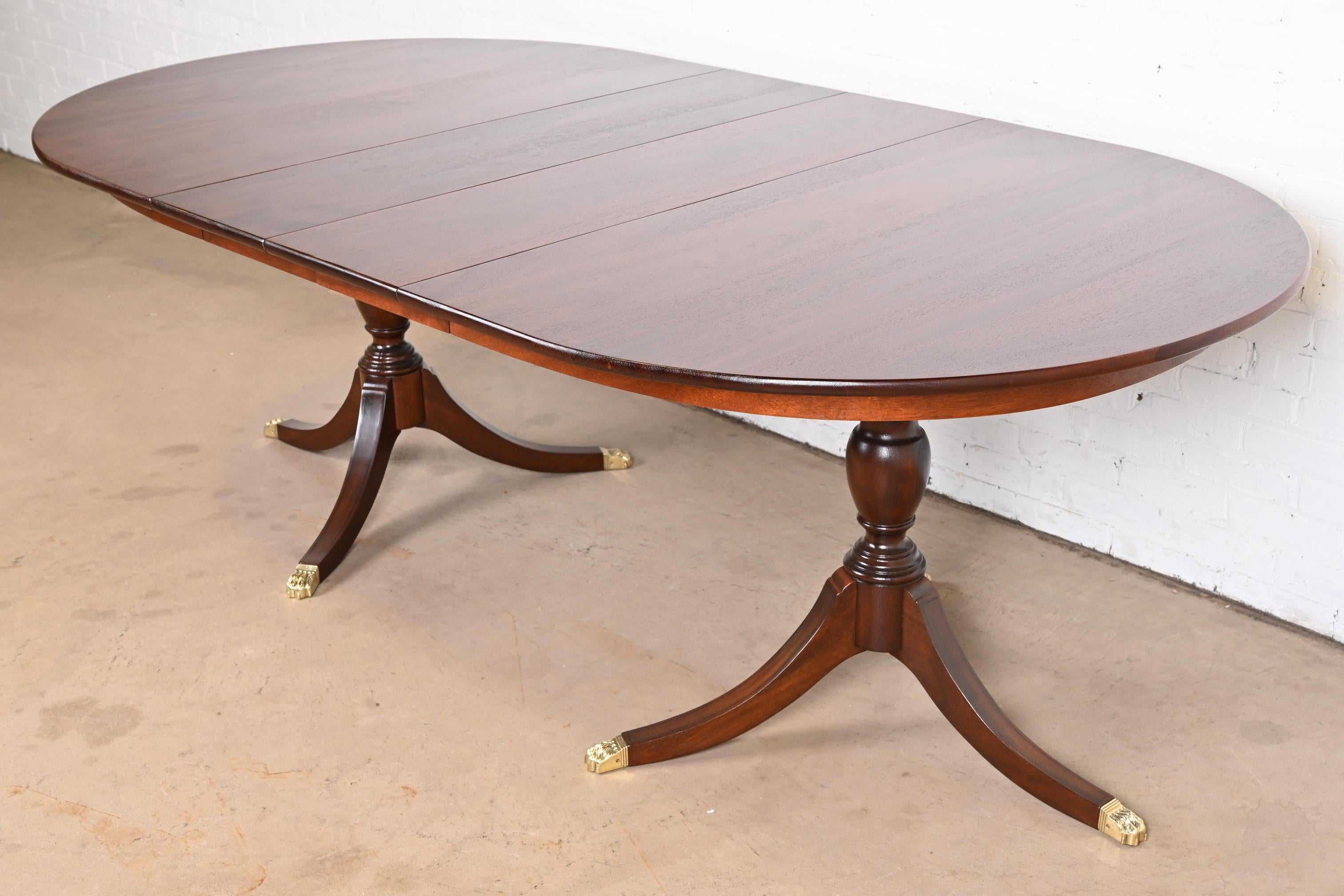 Henkel Harris Georgian Mahogany Double Pedestal Dining Table, Newly Refinished In Good Condition In South Bend, IN