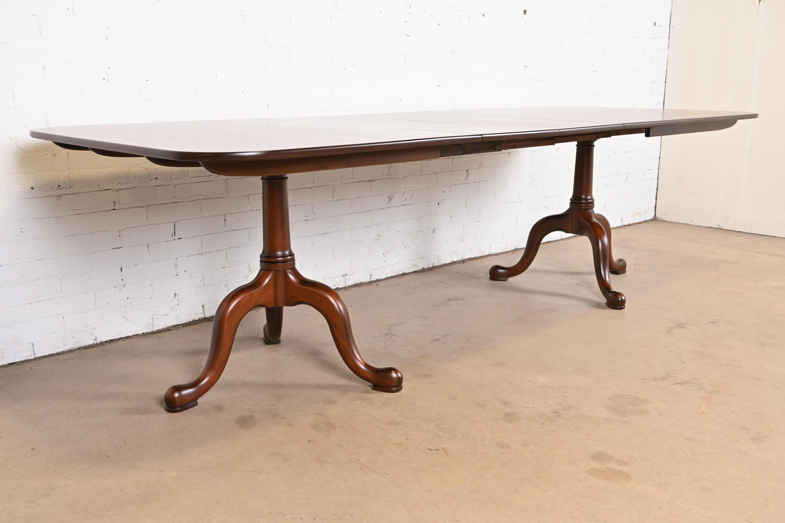 Henkel Harris Georgian Mahogany Double Pedestal Dining Table, Newly Refinished For Sale 2