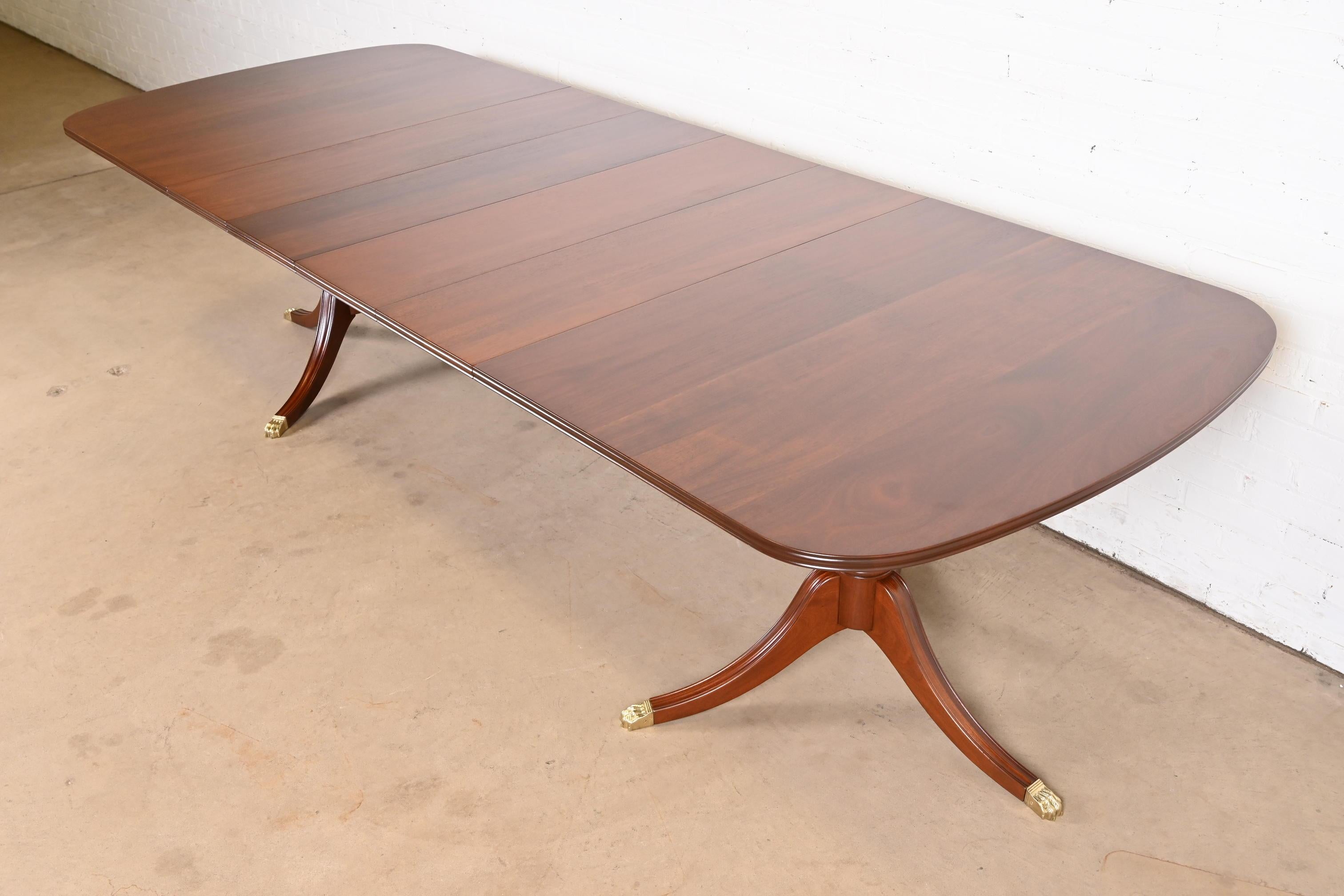 Henkel Harris Georgian Mahogany Double Pedestal Dining Table, Refinished In Good Condition For Sale In South Bend, IN