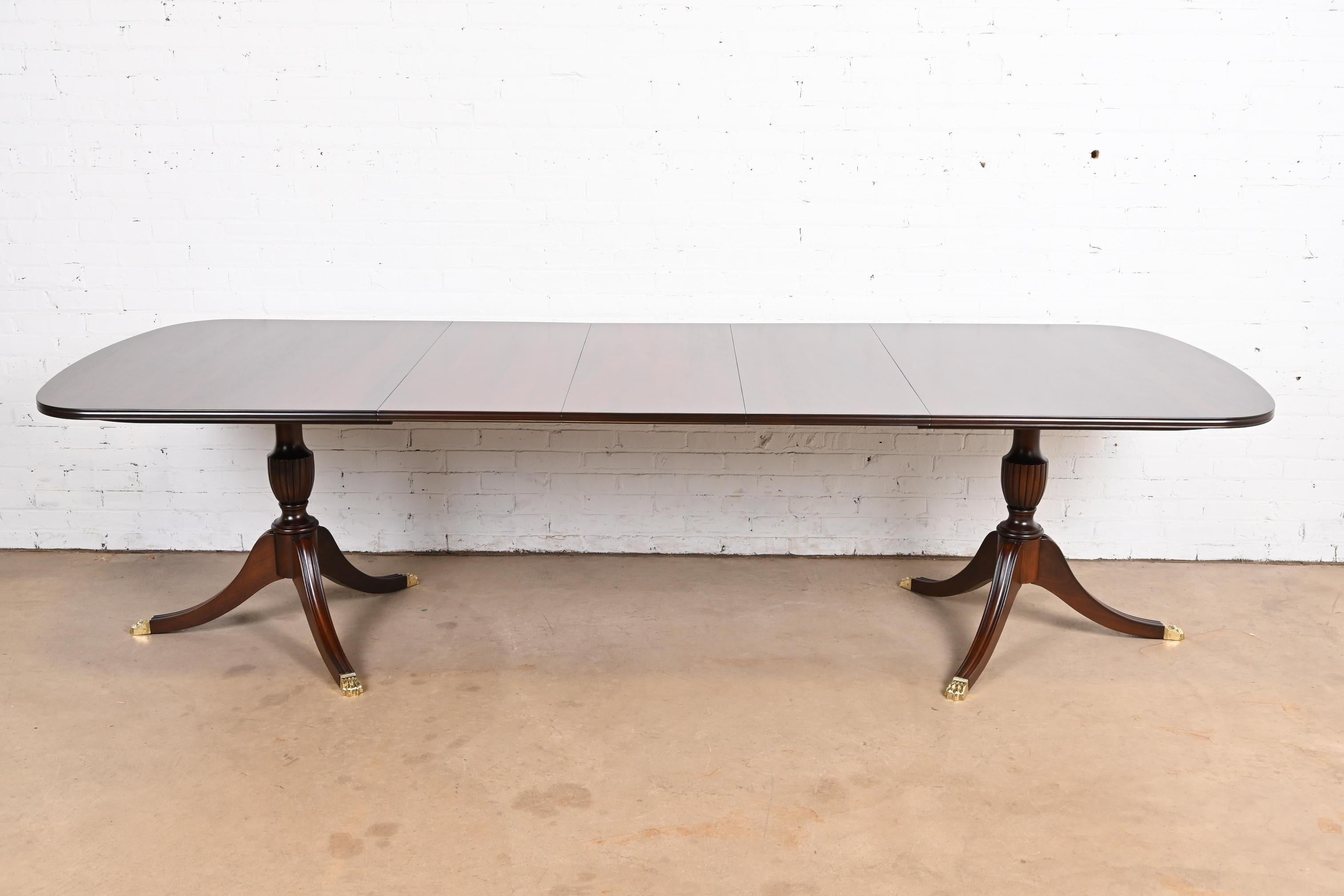 Henkel Harris Georgian Mahogany Double Pedestal Extension Dining Table In Good Condition For Sale In South Bend, IN