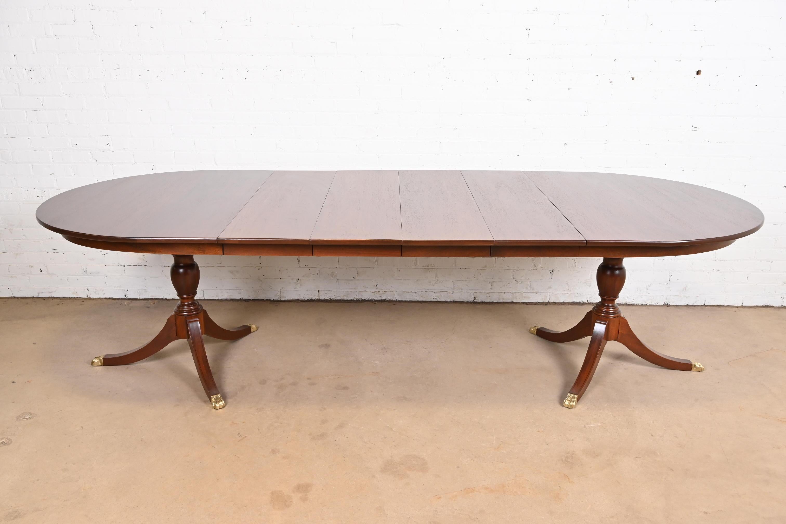 Henkel Harris Georgian Mahogany Double Pedestal Extension Dining Table In Good Condition For Sale In South Bend, IN