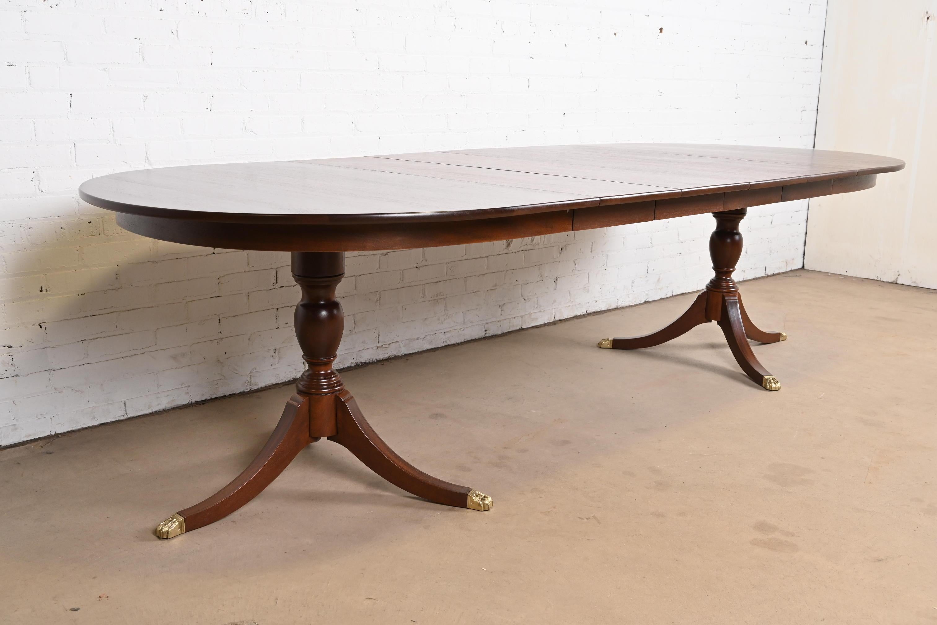 Late 20th Century Henkel Harris Georgian Mahogany Double Pedestal Extension Dining Table For Sale