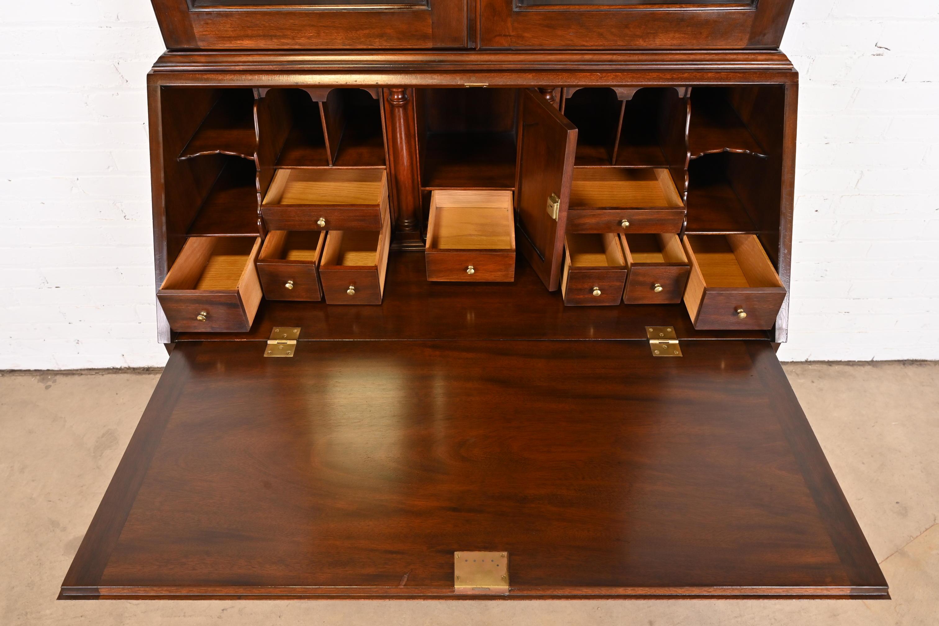 Sekretär-Schreibtisch aus georgianischem Mahagoni mit ausklappbarer Front und Bücherregal Hutch von Henkel Harris im Angebot 7