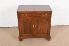 Henkel Harris Georgian Mahogany Flip Top Rolling Buffet Server o Mobile da Bar