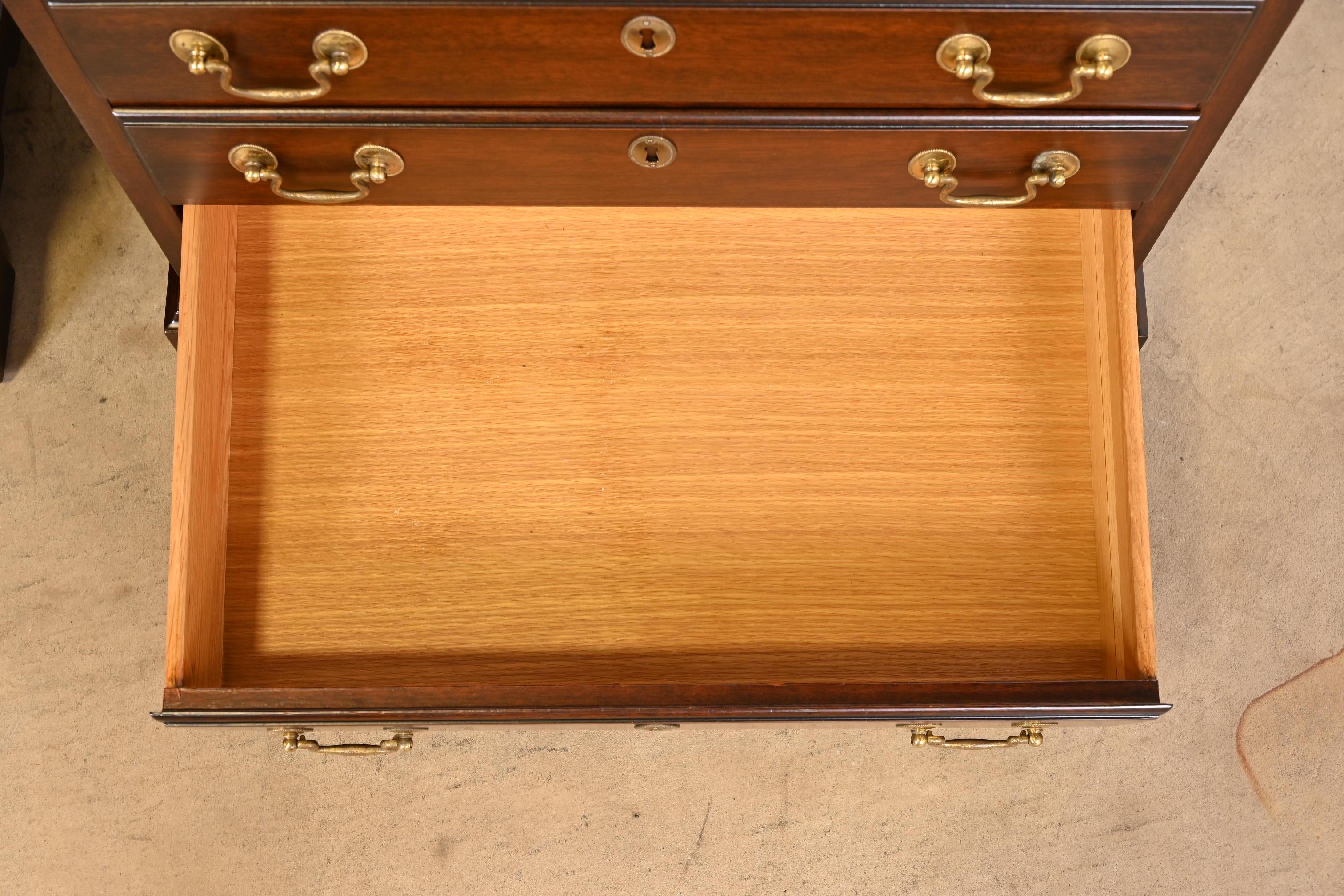 Henkel Harris Georgian Mahogany Four-Drawer Bedside Chests, Newly Restored 7