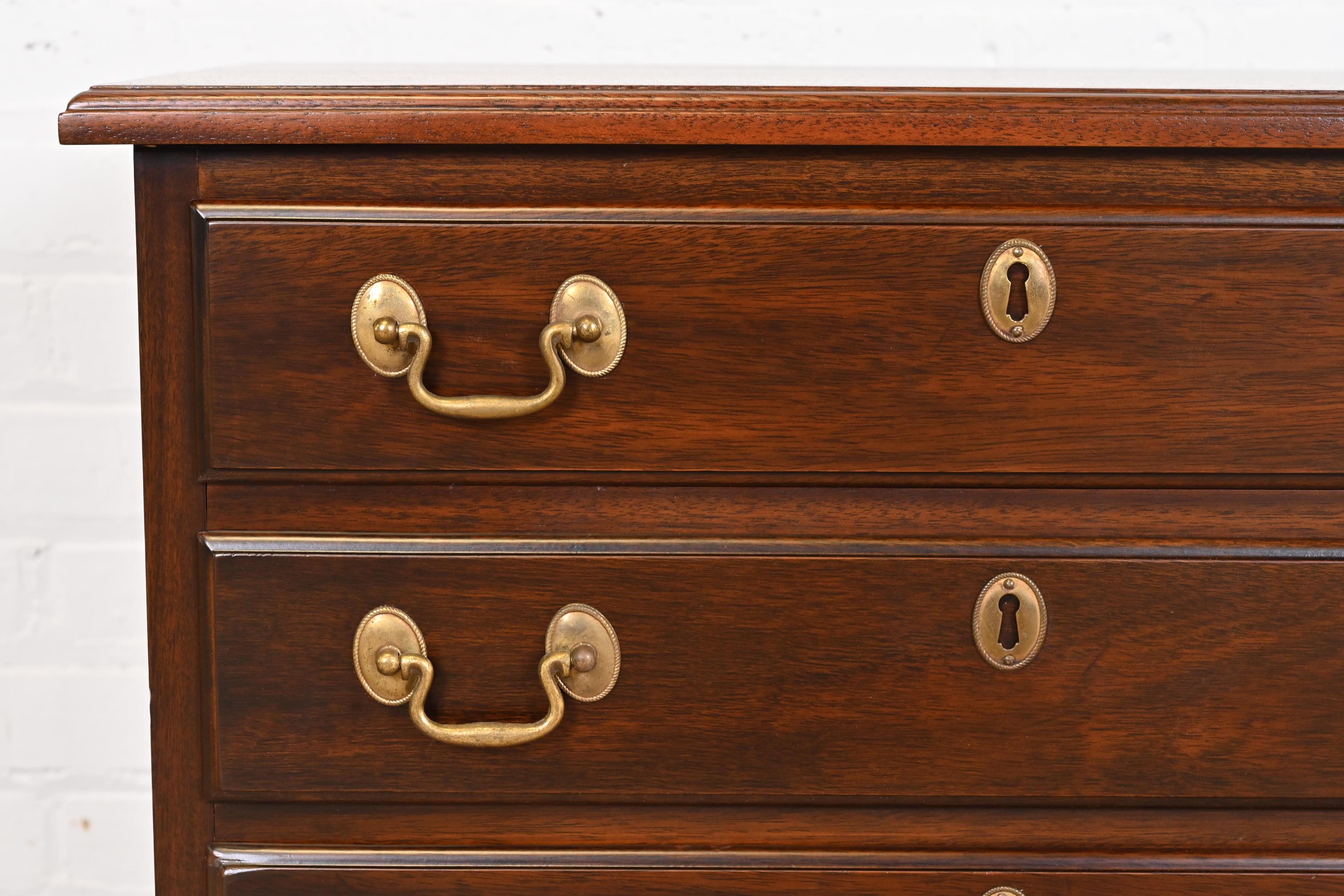 Henkel Harris Georgian Mahogany Four-Drawer Bedside Chests, Newly Restored 10