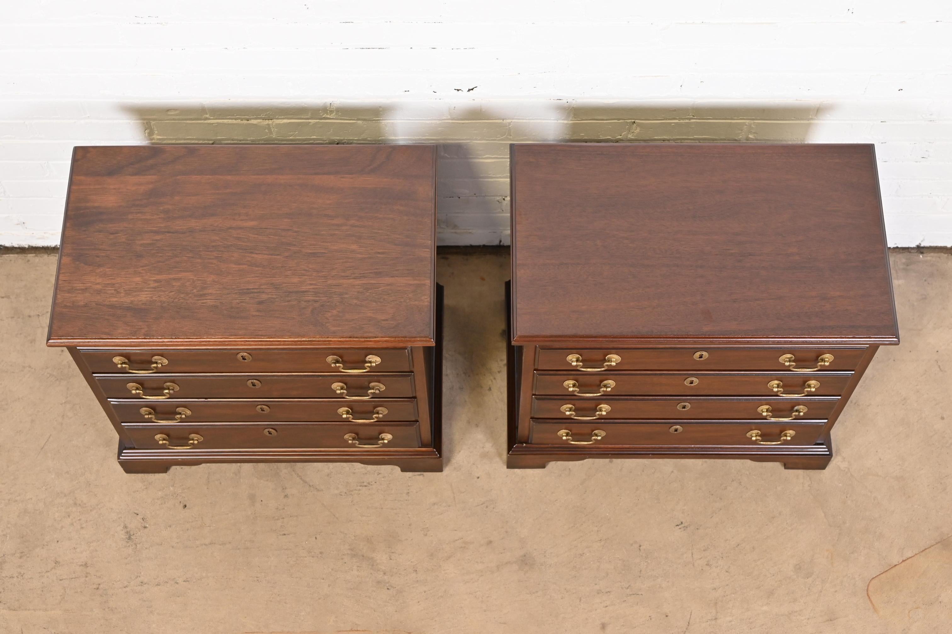 Henkel Harris Georgian Mahogany Four-Drawer Bedside Chests, Newly Restored 12