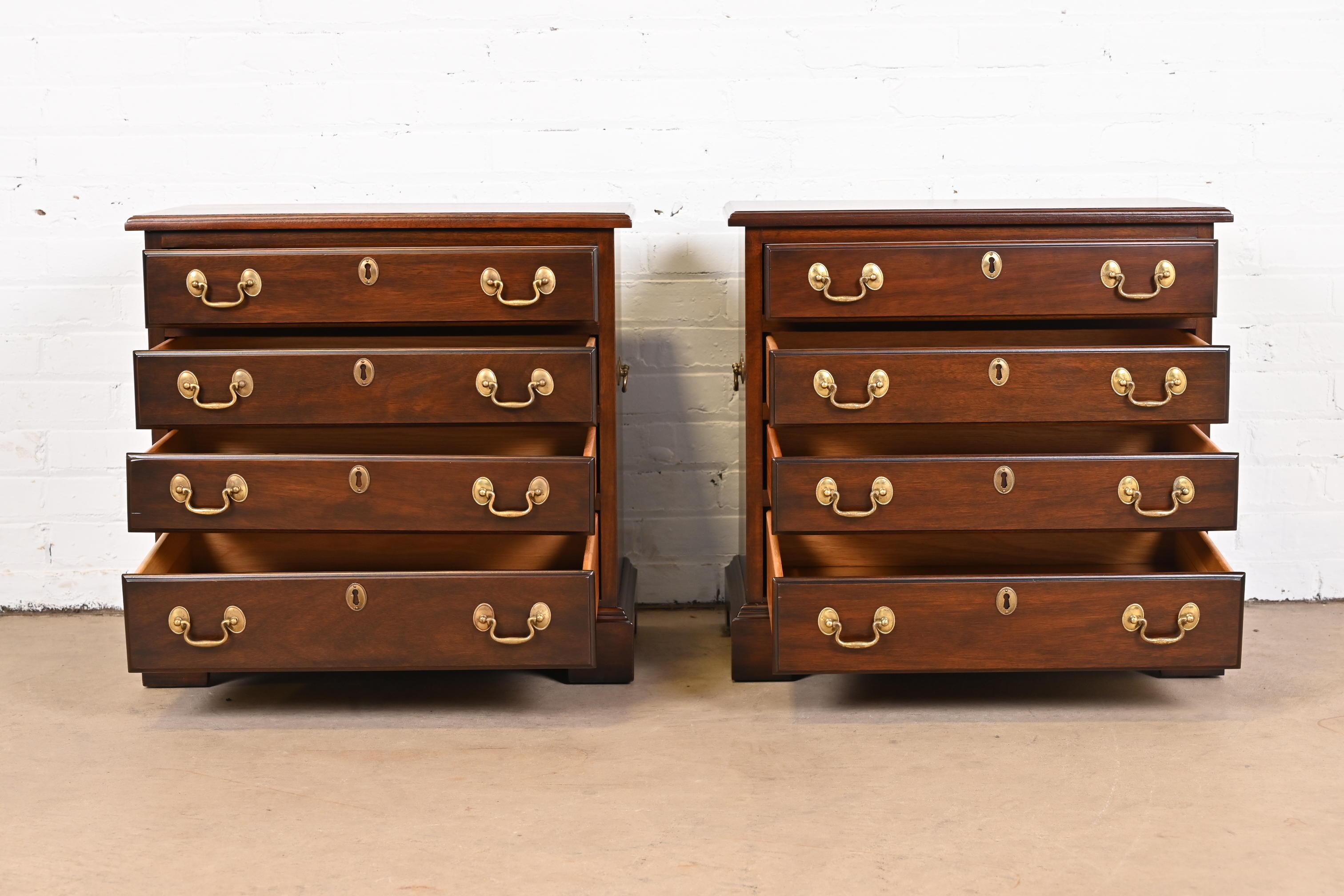 Henkel Harris Georgian Mahogany Four-Drawer Bedside Chests, Newly Restored 3