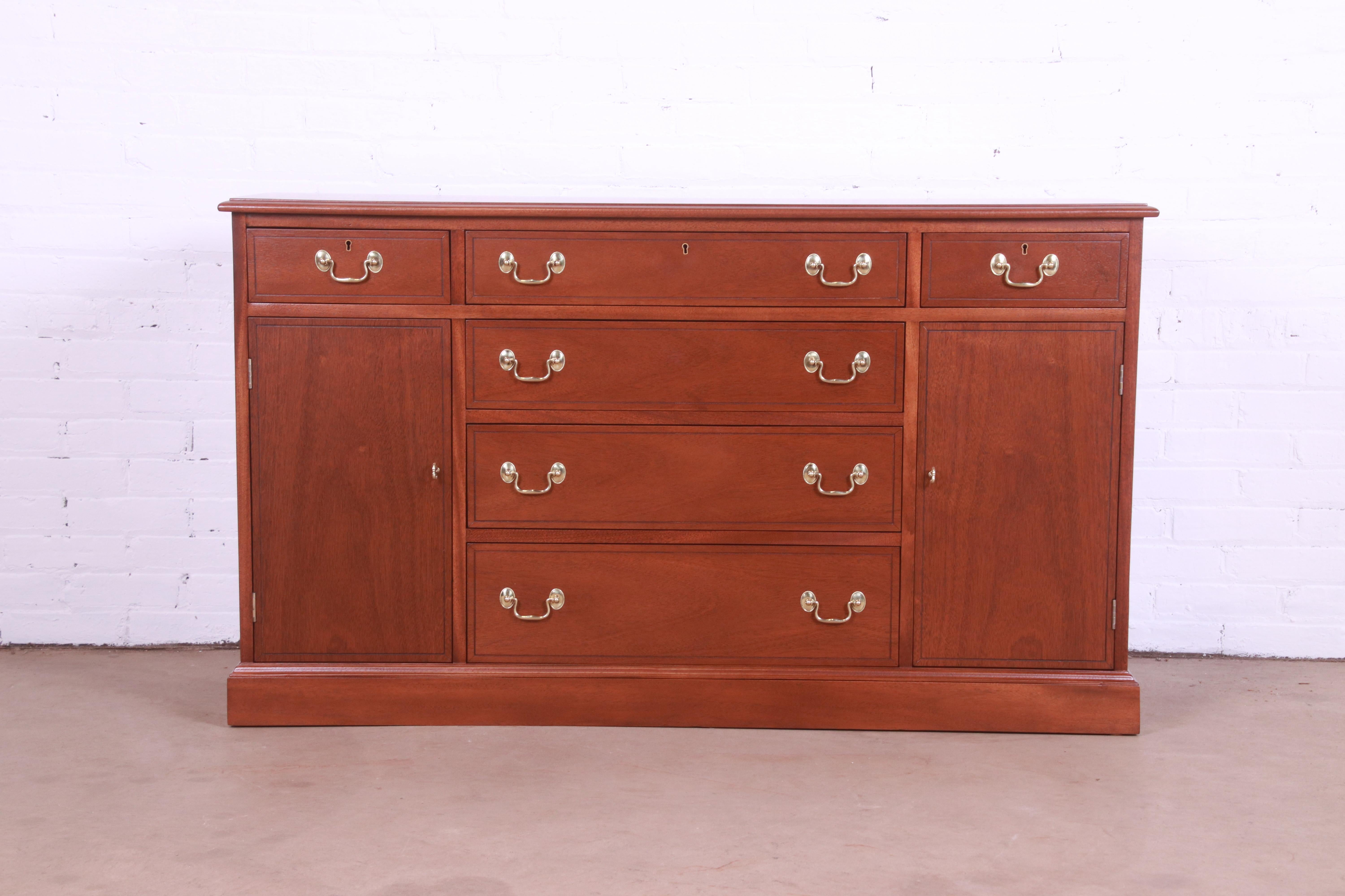 Henkel Harris Georgian Mahogany Sideboard Credenza or Bar Cabinet, Refinished In Good Condition For Sale In South Bend, IN