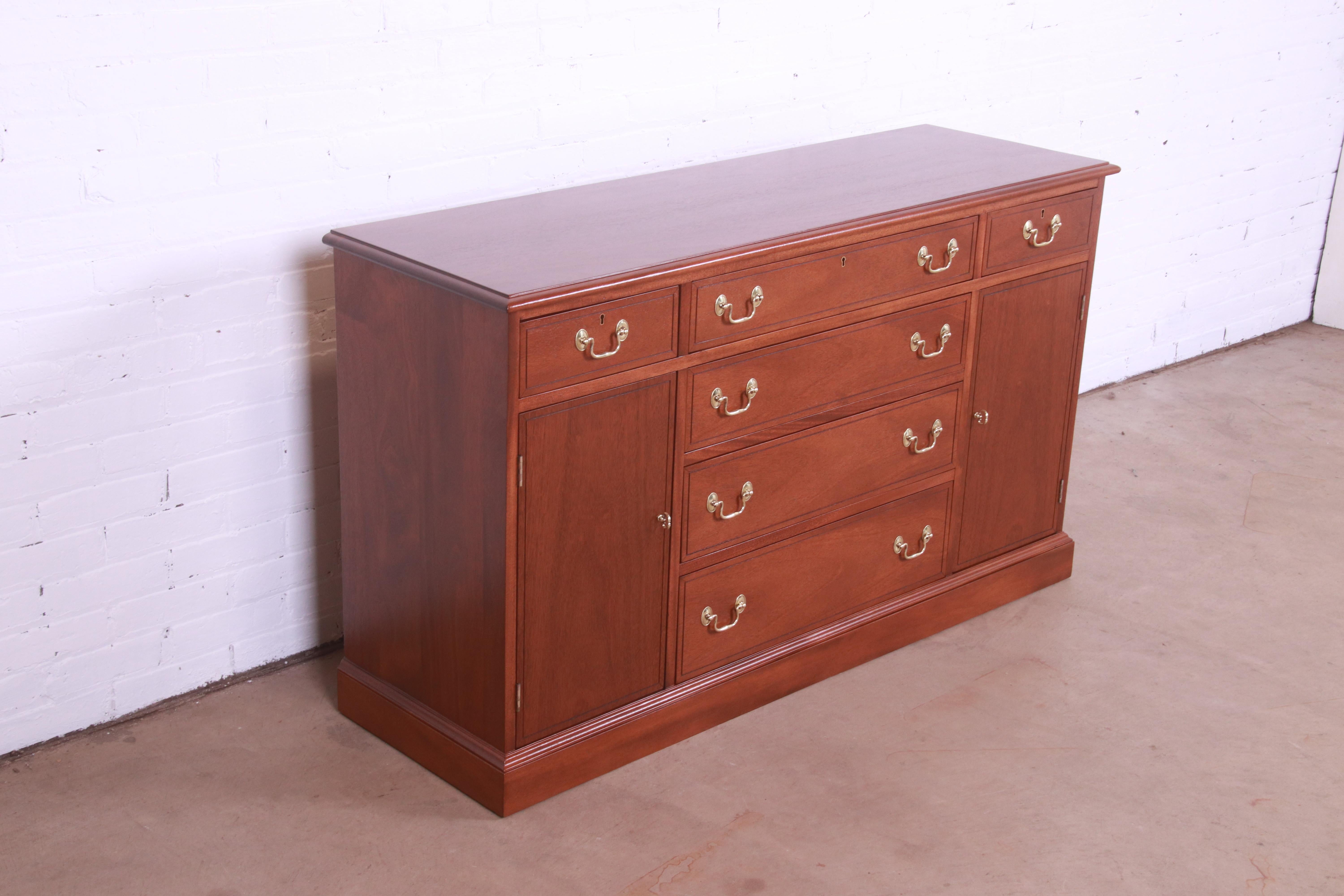 Late 20th Century Henkel Harris Georgian Mahogany Sideboard Credenza or Bar Cabinet, Refinished For Sale