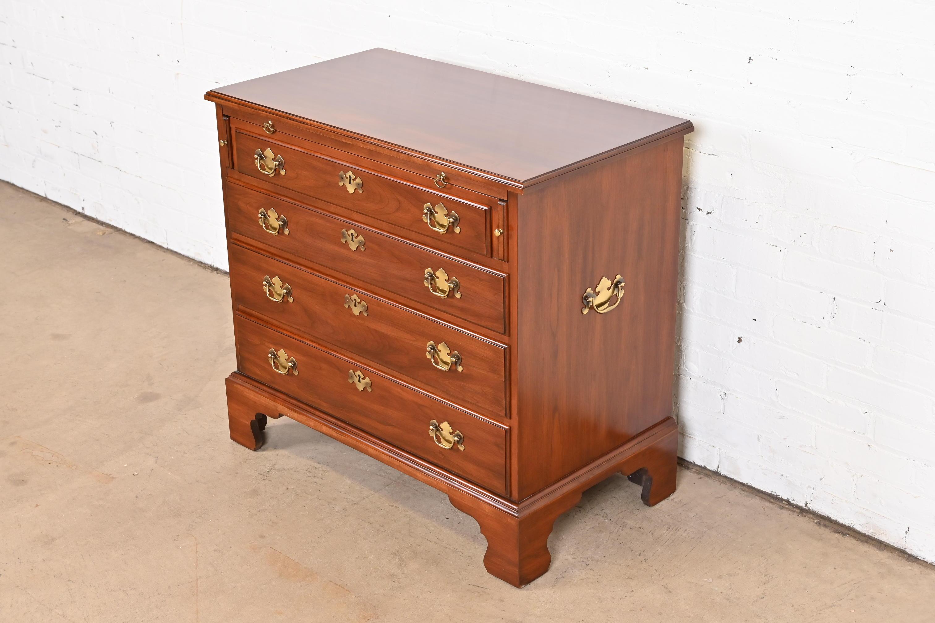Henkel Harris Georgian Solid Cherry Wood Bachelor Chest In Good Condition In South Bend, IN