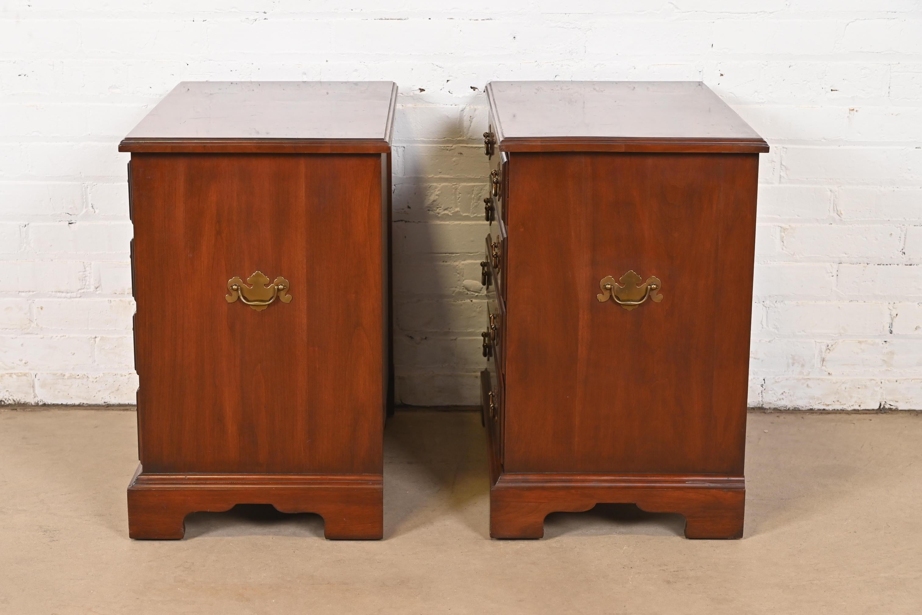 Henkel Harris Georgian Solid Cherry Wood Bedside Chests, Pair For Sale 5