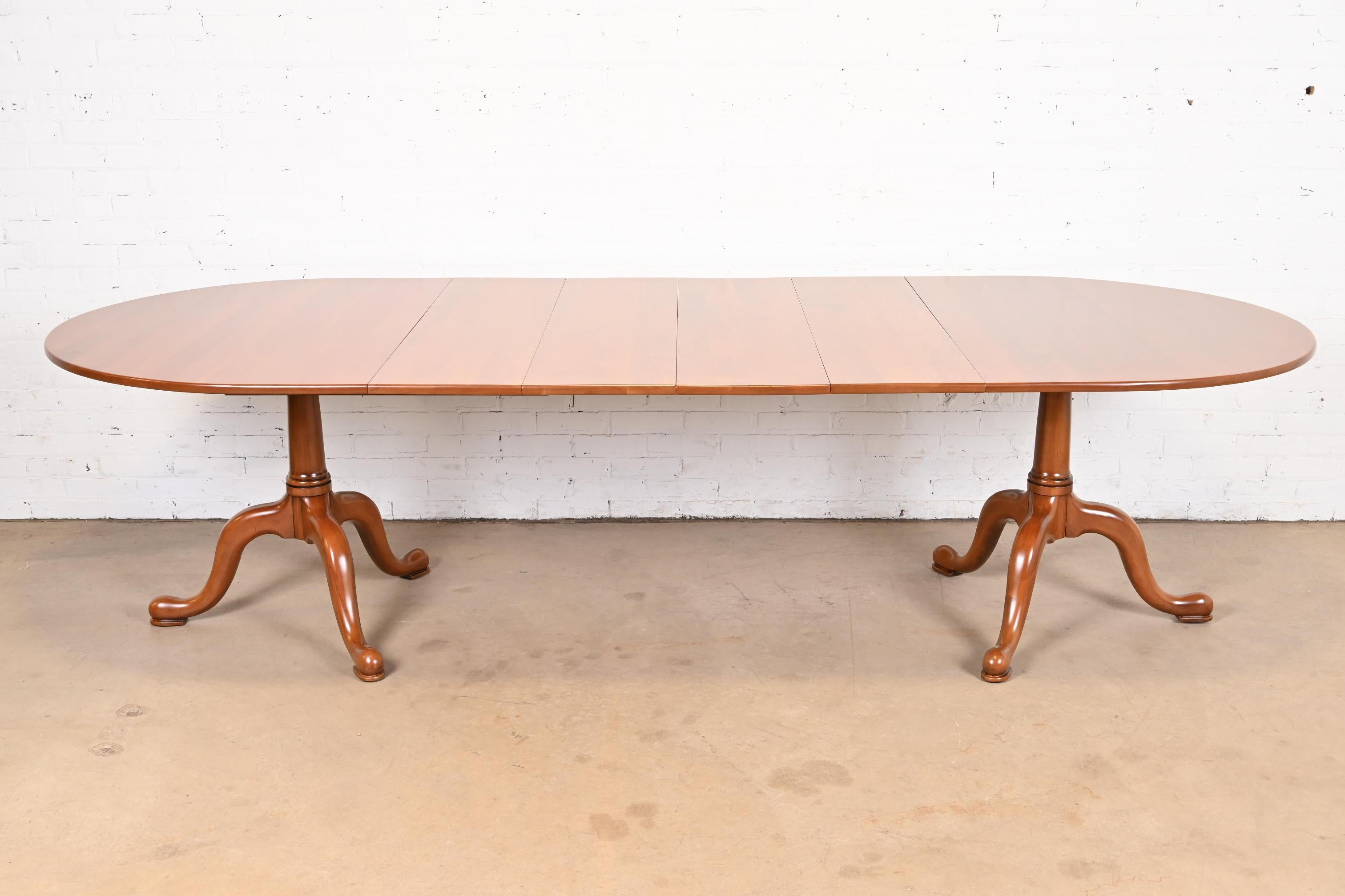 An exceptional Georgian or Queen Anne style solid cherry wood double pedestal extension dining table

By Henkel Harris

USA, 1969

Measures: 66