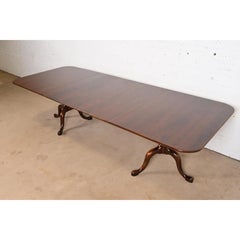 Tavolo da pranzo allungabile a doppio piedistallo in legno massiccio di ciliegio di Henkel Harris Georgian