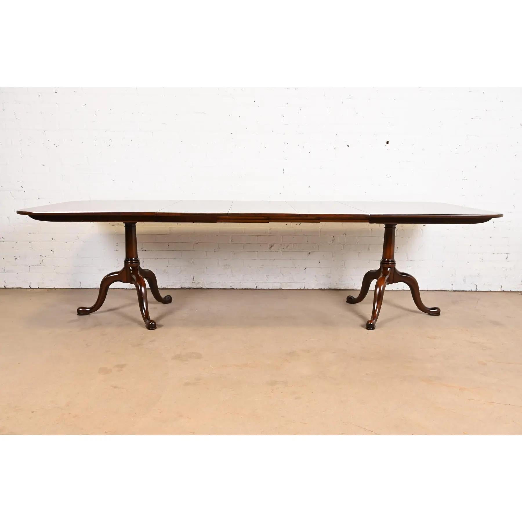 Henkel Harris Georgian Solid Cherry Wood Double Pedestal Extension Dining Table In Good Condition For Sale In South Bend, IN