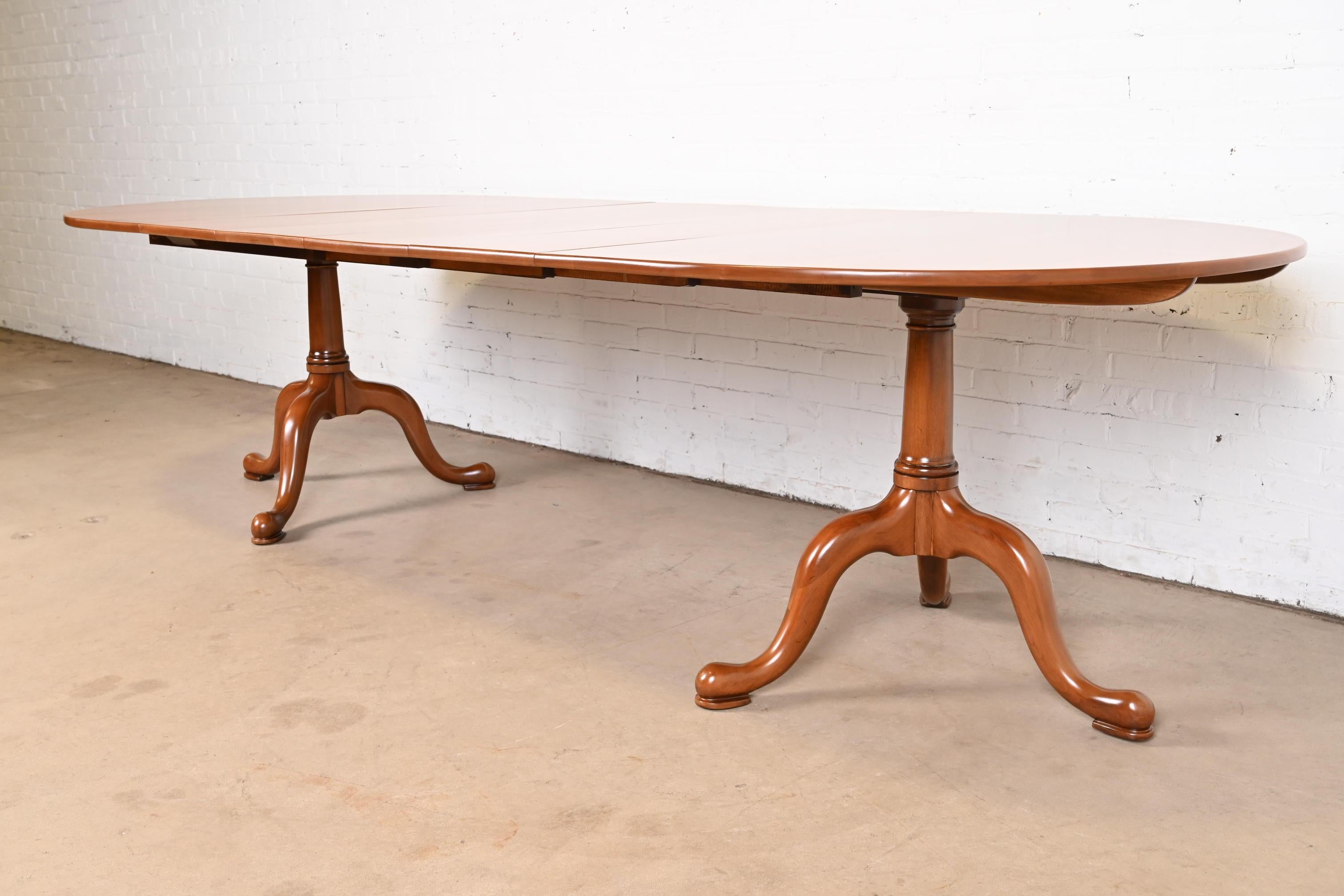 Henkel Harris Georgian Solid Cherry Wood Double Pedestal Extension Dining Table In Good Condition For Sale In South Bend, IN