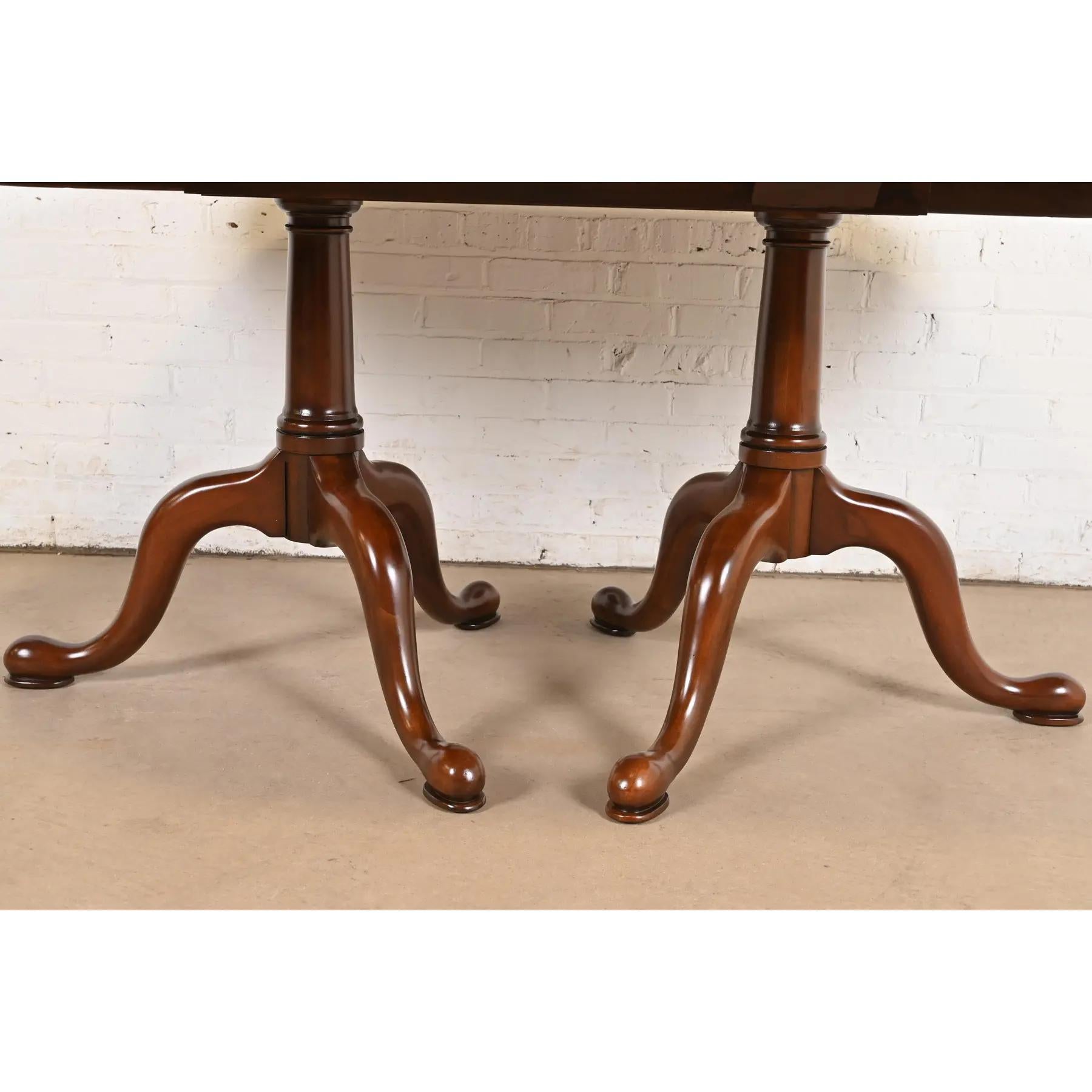 Henkel Harris Georgian Solid Cherry Wood Extension Dining Table, Refinished For Sale 5