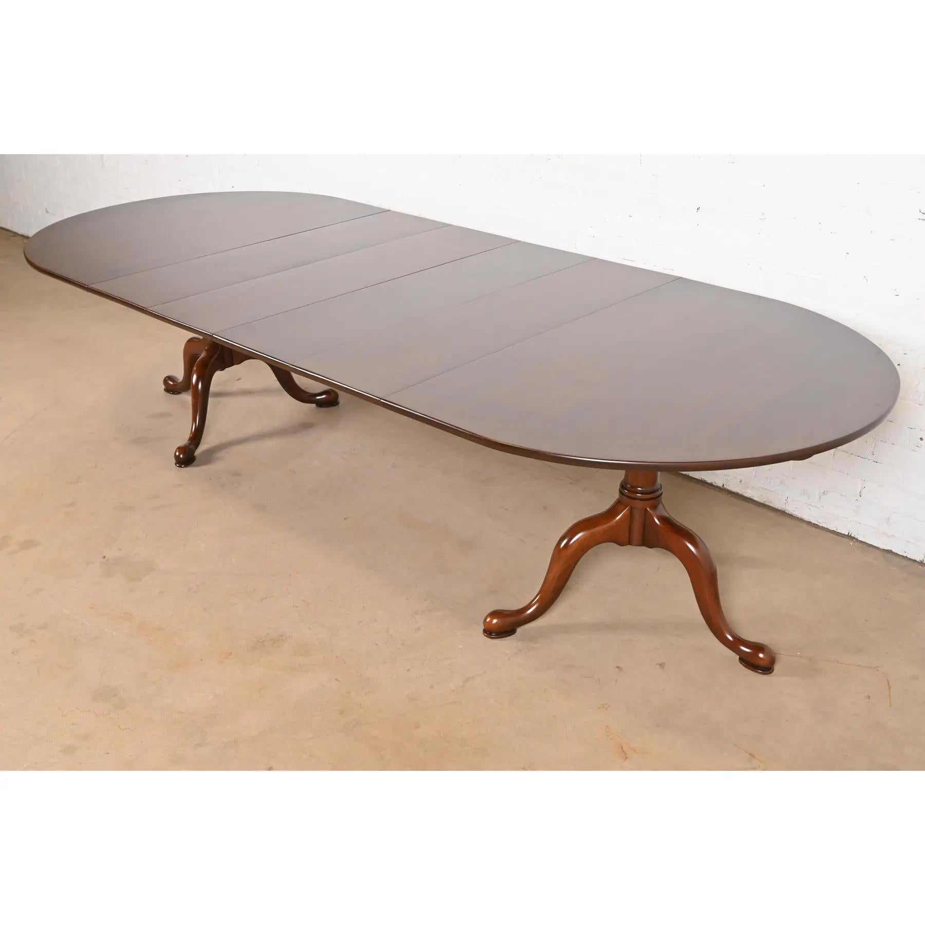 A gorgeous Georgian, Regency, or Queen Anne style solid cherry wood double pedestal extension dining table

By Henkel Harris

USA, 1967

Measures: 66.25
