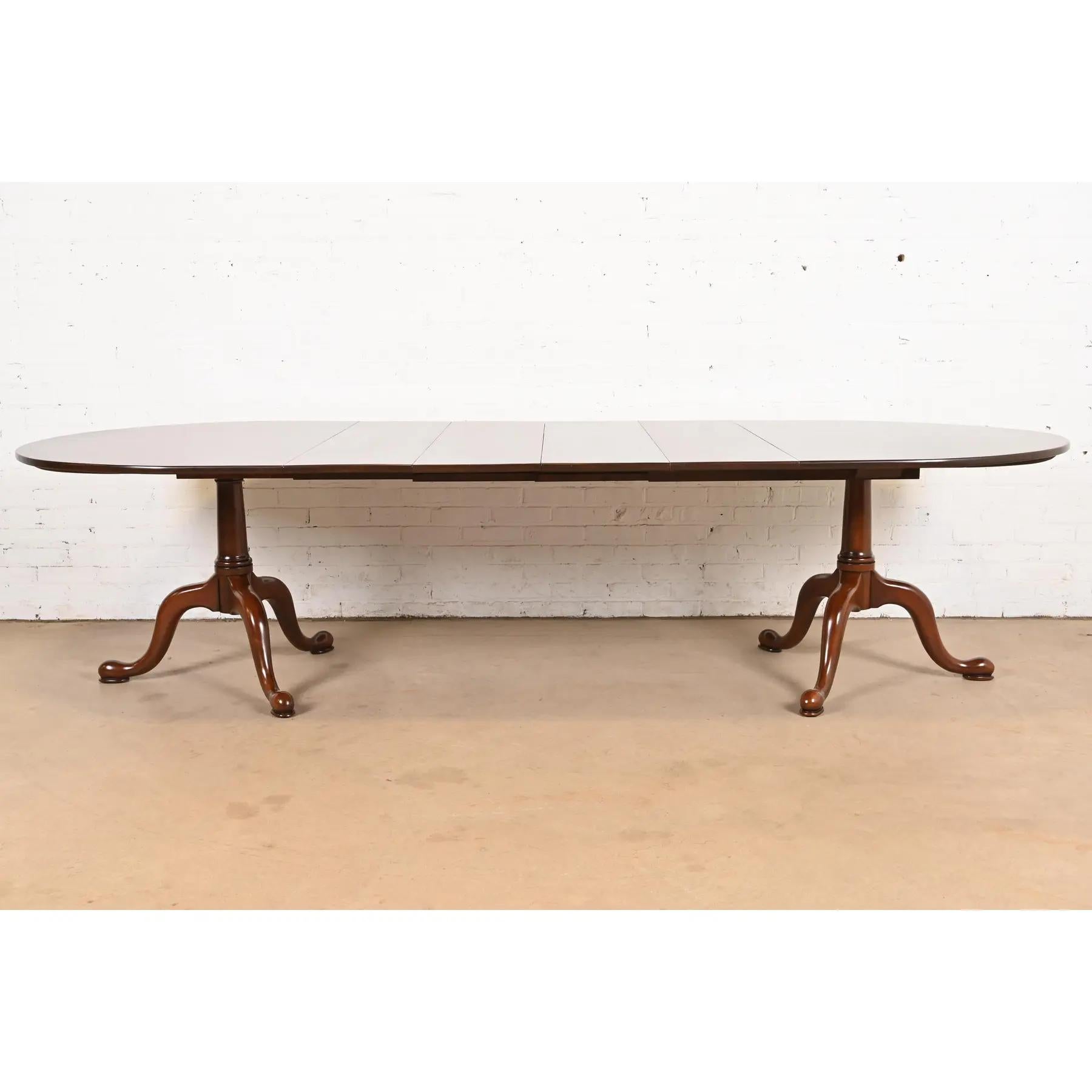 Henkel Harris Georgian Solid Cherry Wood Extension Dining Table, Refinished In Good Condition For Sale In South Bend, IN