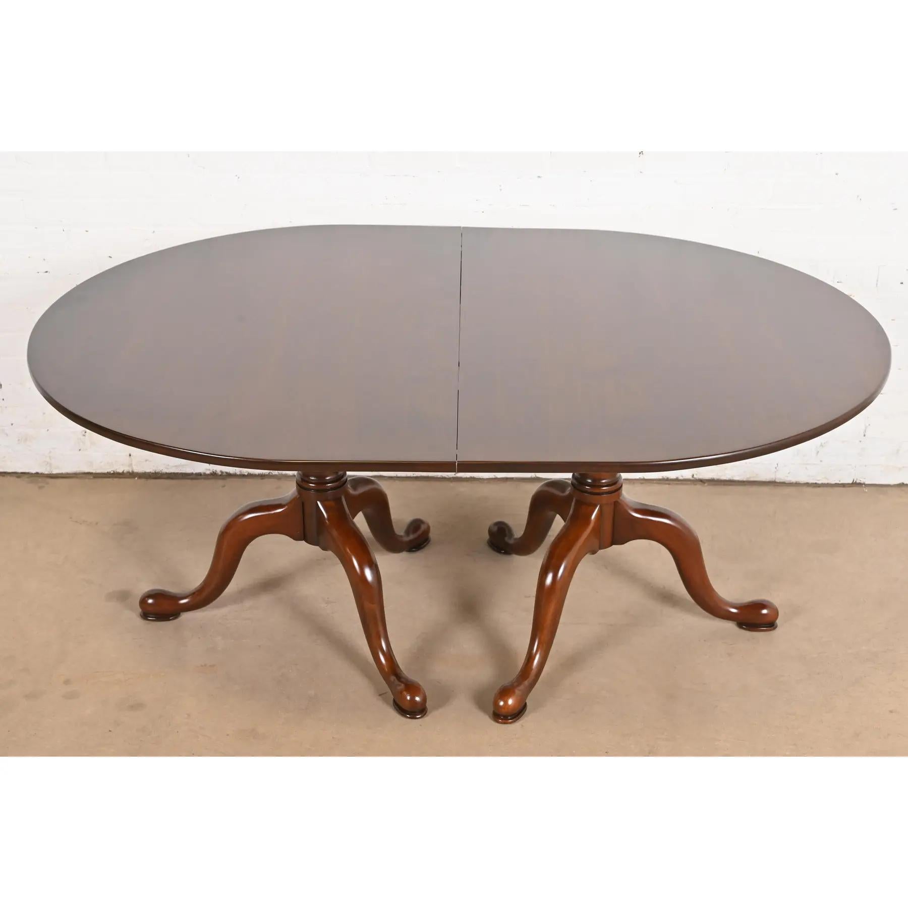 Henkel Harris Georgian Solid Cherry Wood Extension Dining Table, Refinished For Sale 3